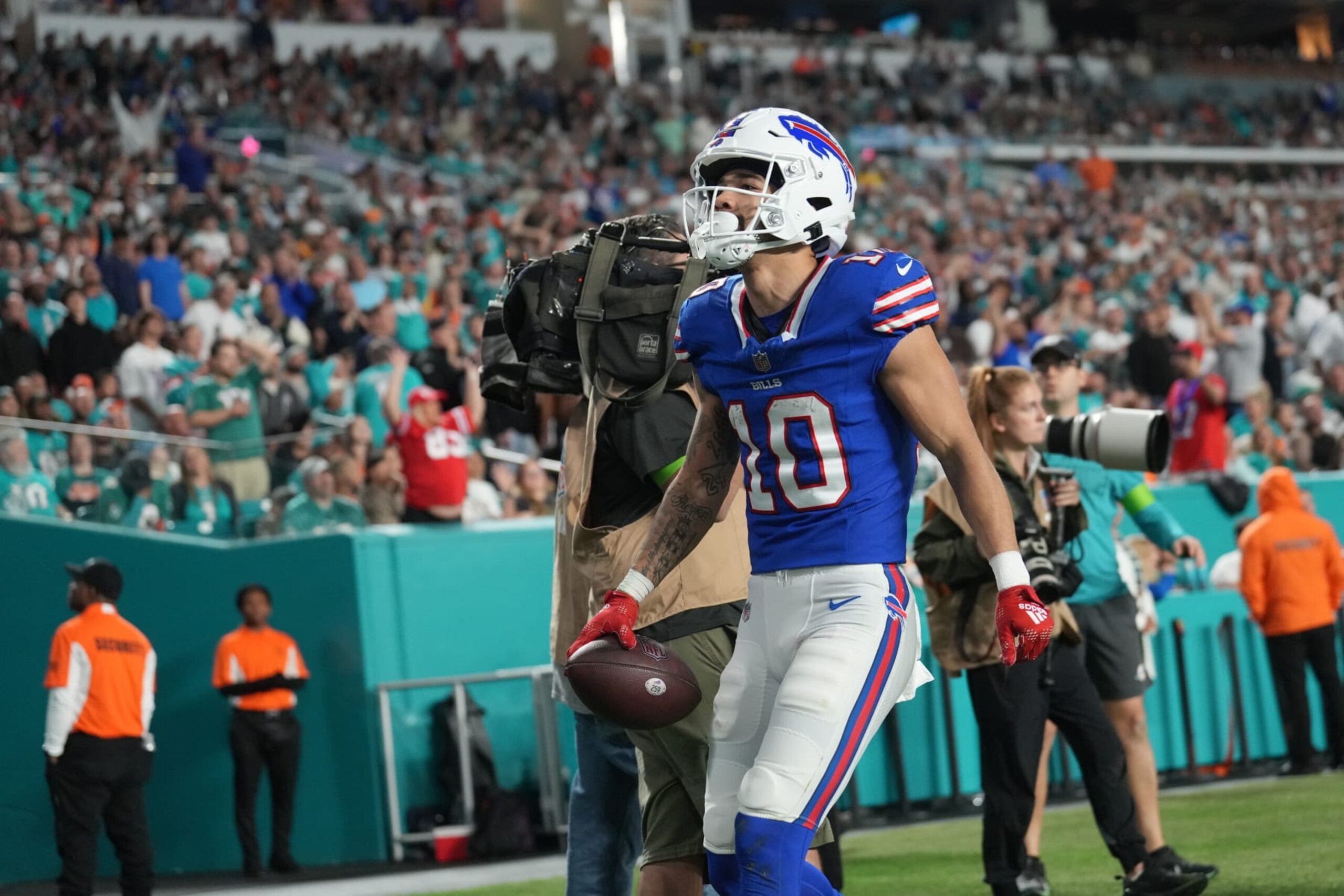 MIAMI GARDENS, FL - JANUARY 07: Buffalo Bills wide receiver Khalil Shakir (10) celebrates after his catch near the end zone during the game between the Buffalo Bills and the Miami Dolphins on Sunday, January 7, 2024 at Hard Rock Stadium, Miami Gardens, Fla. (Photo by Peter Joneleit/Icon Sportswire via Getty Images)