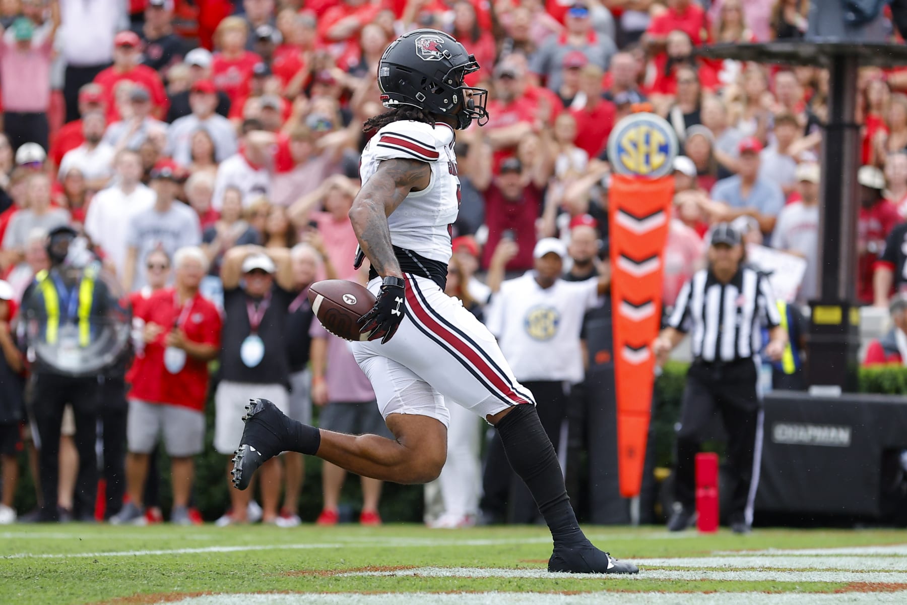 ATHENS, GEORGIA - SEPTEMBER 16: Antwane Wells Jr. #3 of the South Carolina Gamecocks rushes in for a touchdown during the first quarter against the Georgia Bulldogs at Sanford Stadium on September 16, 2023 in Athens, Georgia. (Photo by Todd Kirkland/Getty Images)