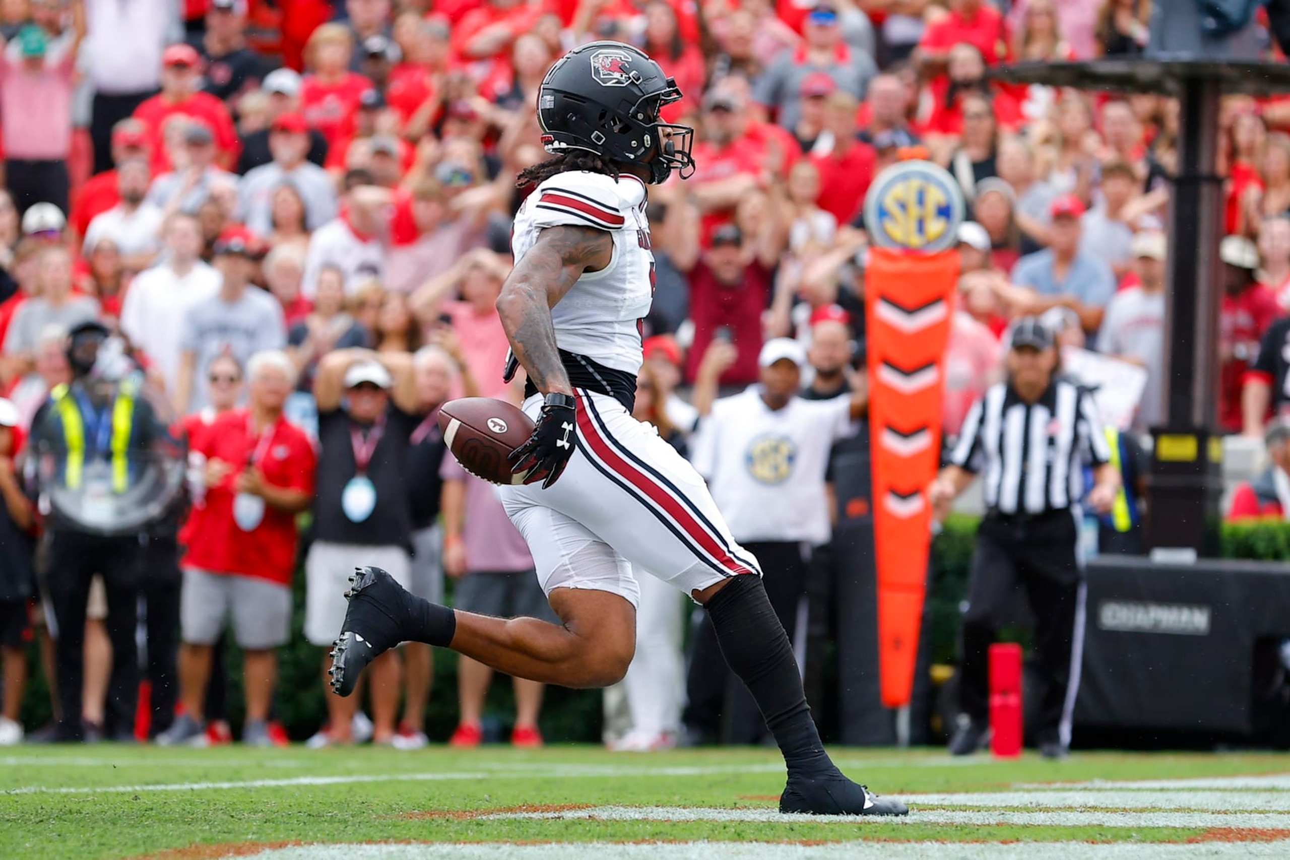 ATHENS, GEORGIA - SEPTEMBER 16: Antwane Wells Jr. #3 of the South Carolina Gamecocks rushes in for a touchdown during the first quarter against the Georgia Bulldogs at Sanford Stadium on September 16, 2023 in Athens, Georgia. (Photo by Todd Kirkland/Getty Images)