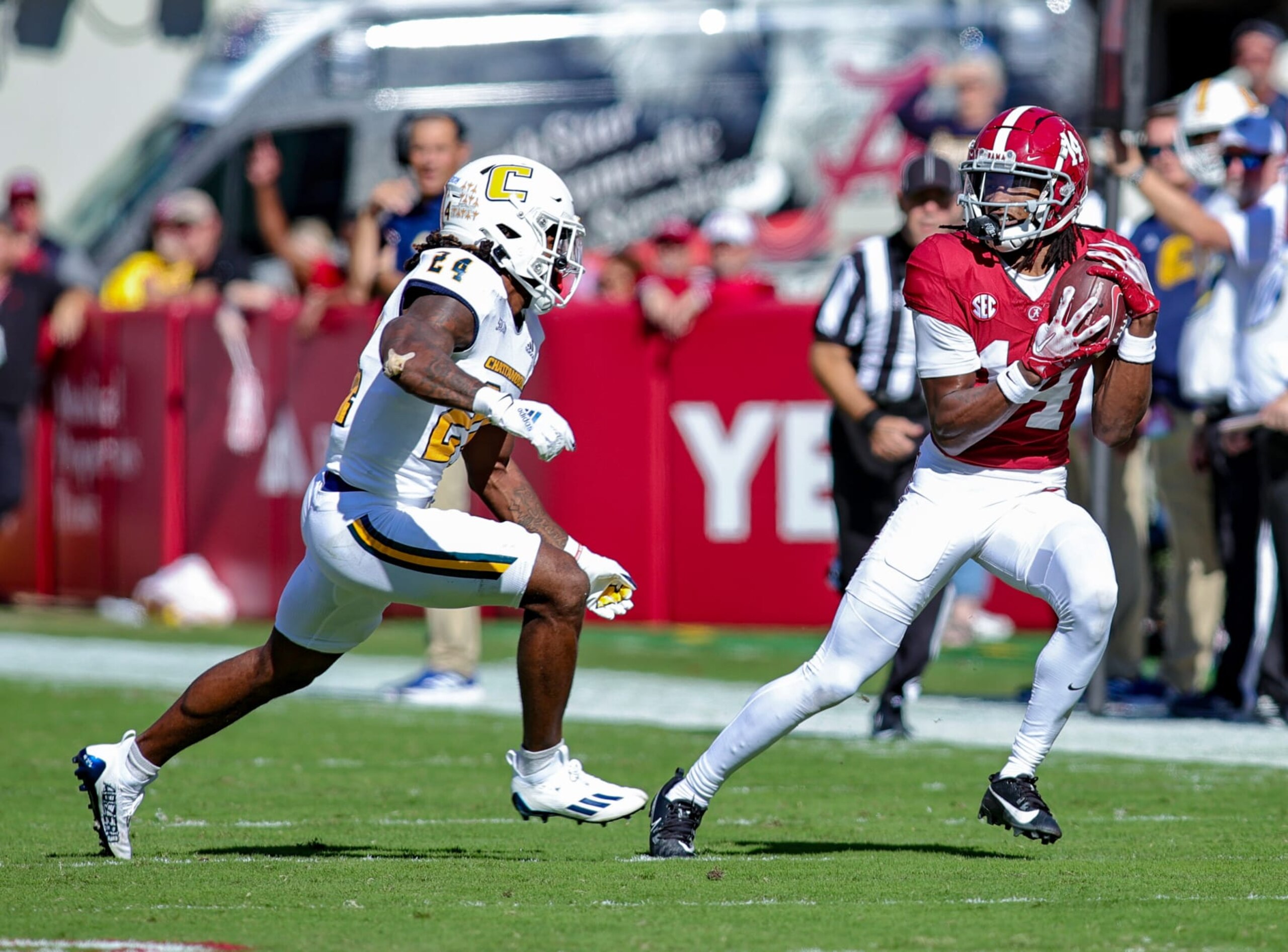 TUSCALOOSA, ALABAMA - NOVEMBER 18: Jalen Hale #14 of the Alabama Crimson Tide hauls in a first half pass behind Josh Battle #24 of the Chattanooga Mocs at Bryant-Denny Stadium on November 18, 2023 in Tuscaloosa, Alabama. (Photo by Brandon Sumrall/Getty Images)