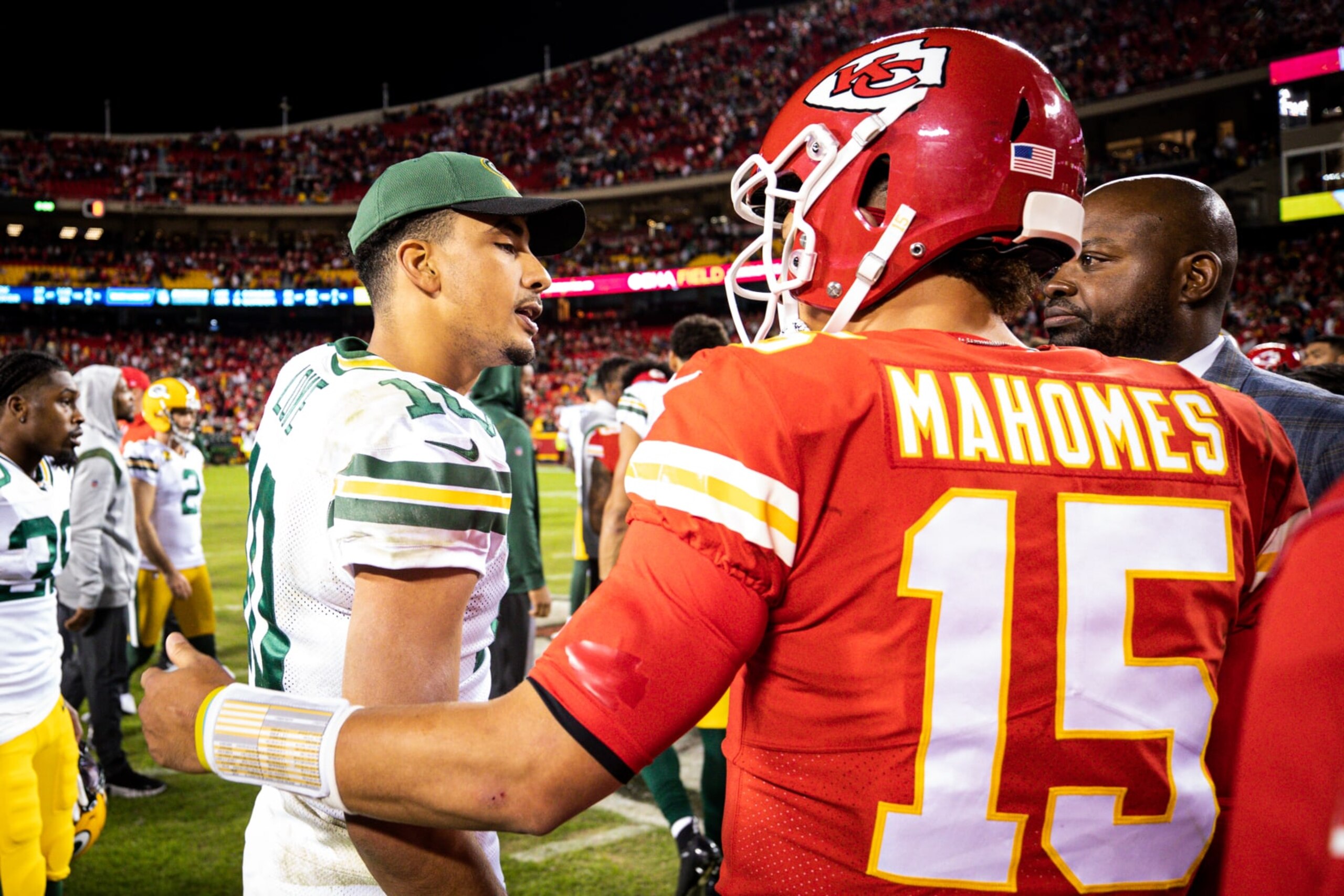 KANSAS CITY, MO - NOVEMBER 7: Jordan Love #10 of the Green Bay Packers shakes hands with Patrick Mahomes #15 of the Kansas City Chiefs after an NFL game at GEHA Field at Arrowhead Stadium on November 7, 2021 in Kansas City, Missouri. (Photo by Kevin Sabitus/Getty Images)