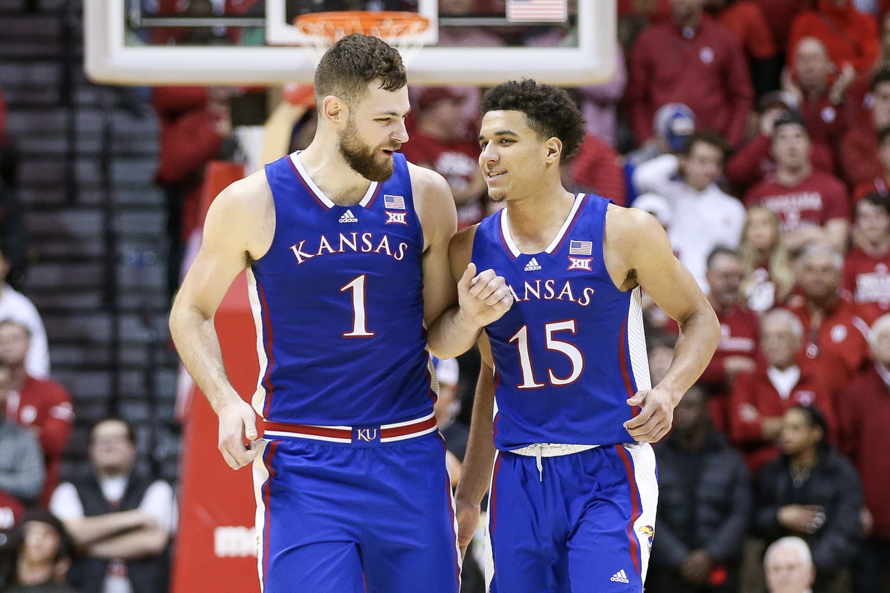 Kansas' Hunter Dickinson and Kevin McCullar Jr.