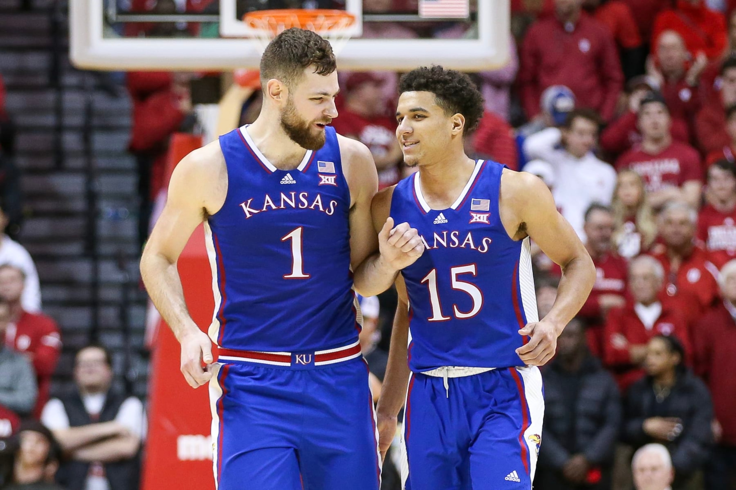 Kansas' Hunter Dickinson and Kevin McCullar Jr.