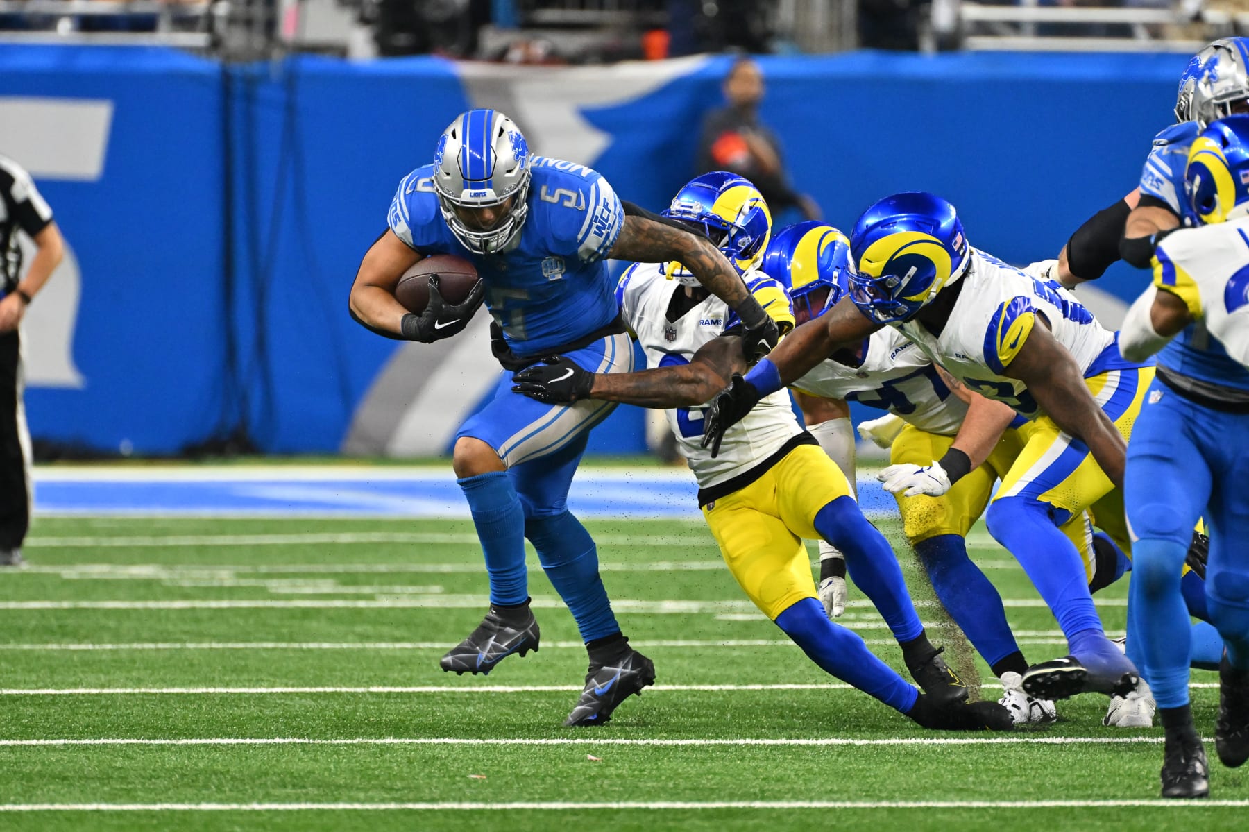 DETROIT, MI - JANUARY 14: Detroit Lions running back David Montgomery (5) breaks a tackle for a good gain during the NFC Wild Card game between the Detroit Lions and the Los Angeles Rams game on Sunday January 14, 2023 at Ford Field in Detroit, MI. (Photo by Steven King/Icon Sportswire via Getty Images)