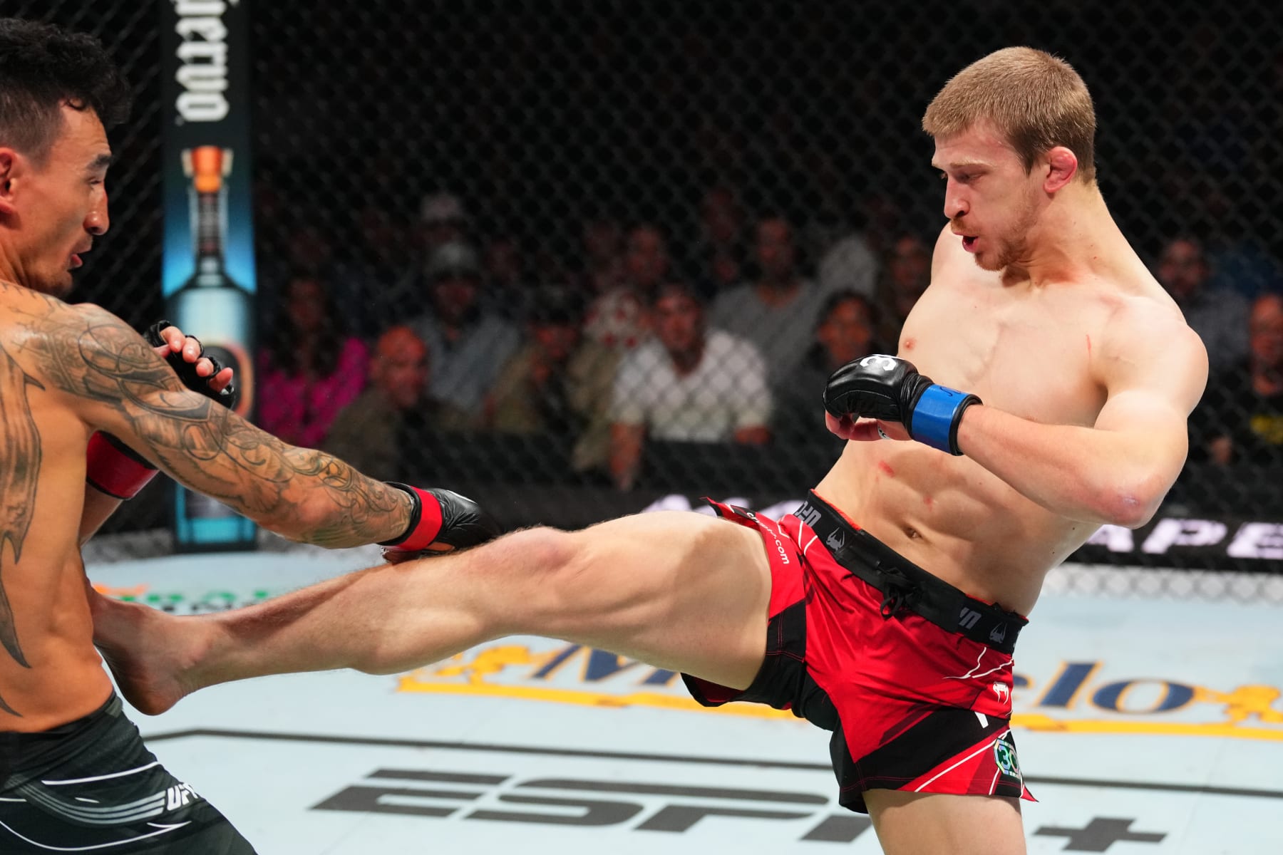 Arnold Allen of England kicks Max Holloway