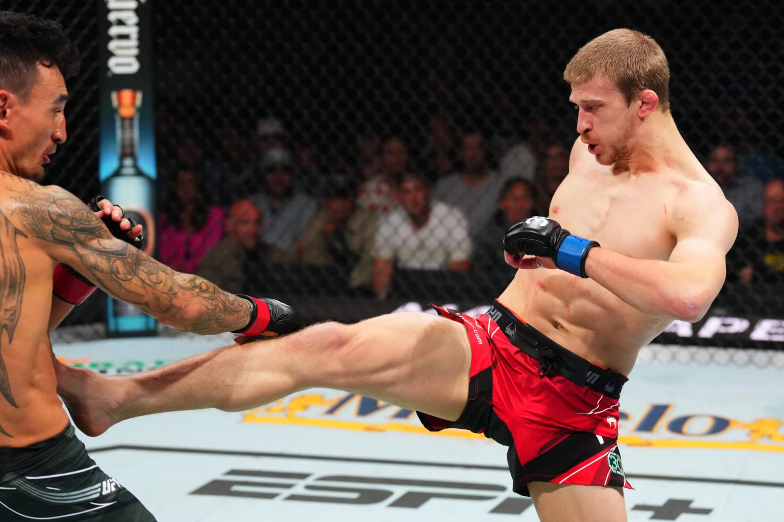 Arnold Allen of England kicks Max Holloway