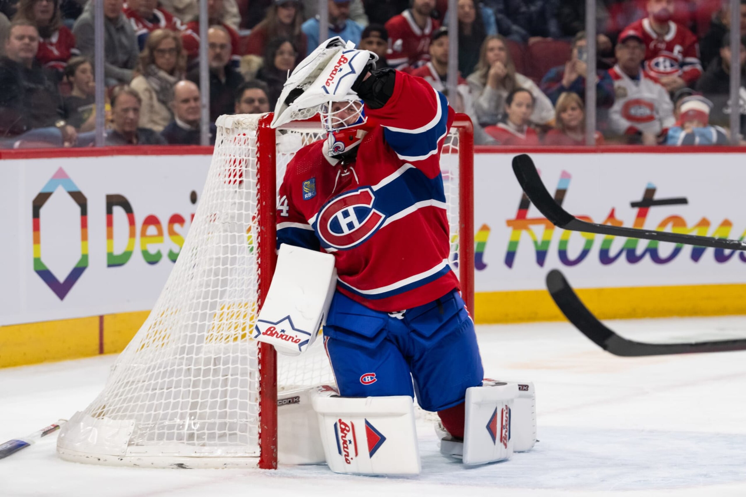 MONTREAL, QC - JANUARY 15: Jake Allen (34) of the Montreal Canadiens makes a glove save during the first period  of the NHL game between the Colorado Avalanche and the Montreal Canadiens on January 15 2024, at the Bell Centre in Montreal, QC(Photo by Vincent Ethier/Icon Sportswire via Getty Images)