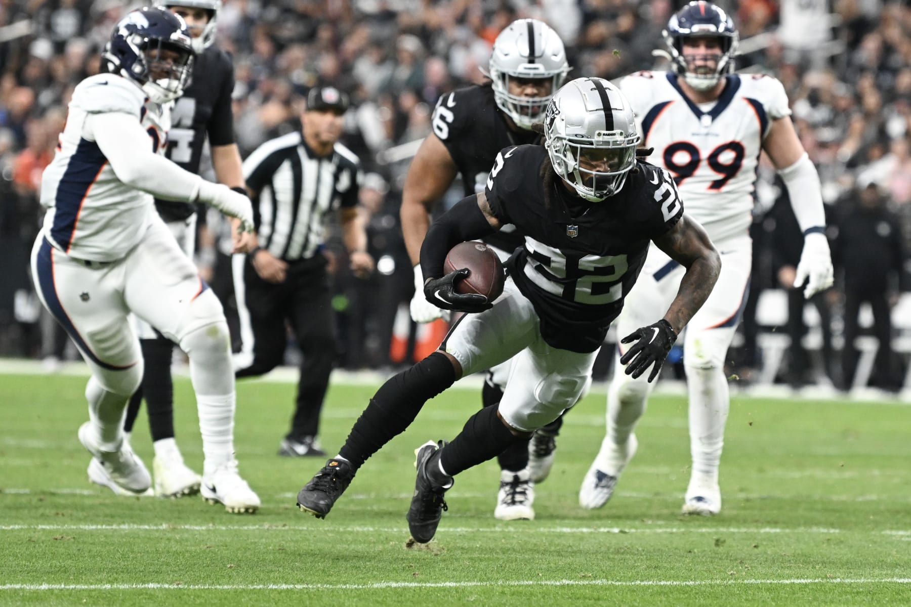LAS VEGAS, NEVADA - JANUARY 07: Running back Ameer Abdullah #22 of the Las Vegas Raiders runs the ball against the Denver Broncos in the second quarter at Allegiant Stadium on January 07, 2024 in Las Vegas, Nevada. The Raiders defeated the Broncos 27-14. (Photo by Candice Ward/Getty Images)