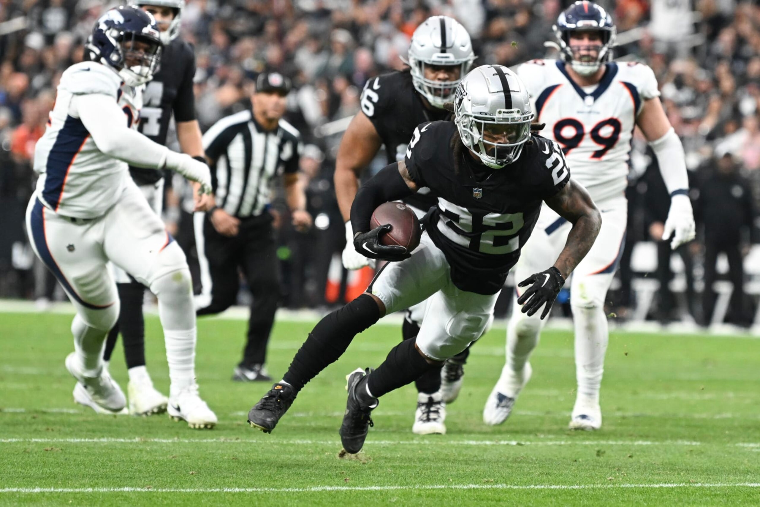 LAS VEGAS, NEVADA - JANUARY 07: Running back Ameer Abdullah #22 of the Las Vegas Raiders runs the ball against the Denver Broncos in the second quarter at Allegiant Stadium on January 07, 2024 in Las Vegas, Nevada. The Raiders defeated the Broncos 27-14. (Photo by Candice Ward/Getty Images)