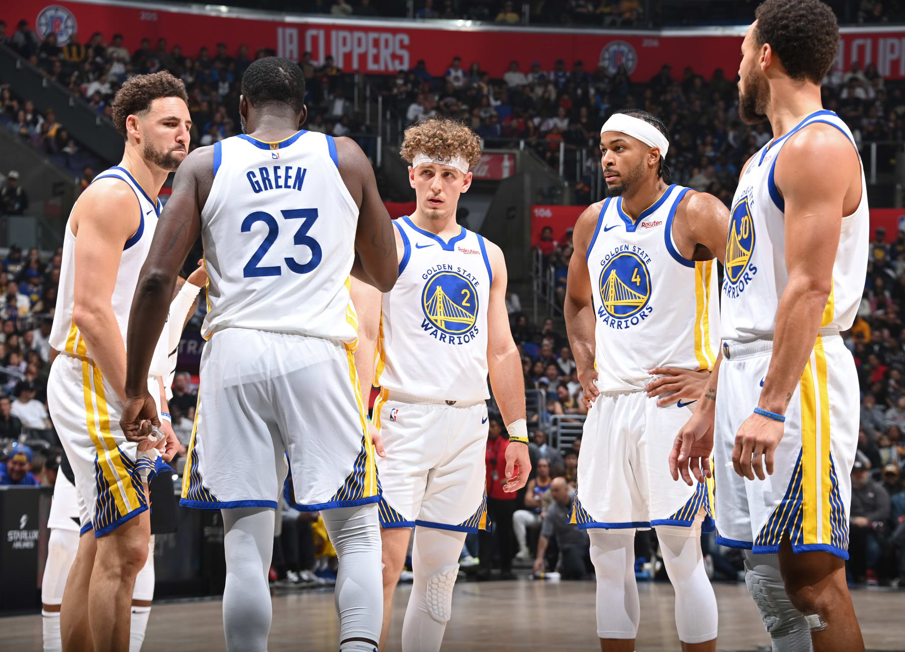 LOS ANGELES, CA - DECEMBER 2:The Golden State Warriors talk during the game against the LA Clippers on December 2, 2023 at Crypto.Com Arena in Los Angeles, California. NOTE TO USER: User expressly acknowledges and agrees that, by downloading and/or using this Photograph, user is consenting to the terms and conditions of the Getty Images License Agreement. Mandatory Copyright Notice: Copyright 2023 NBAE (Photo by Andrew D. Bernstein/NBAE via Getty Images)
