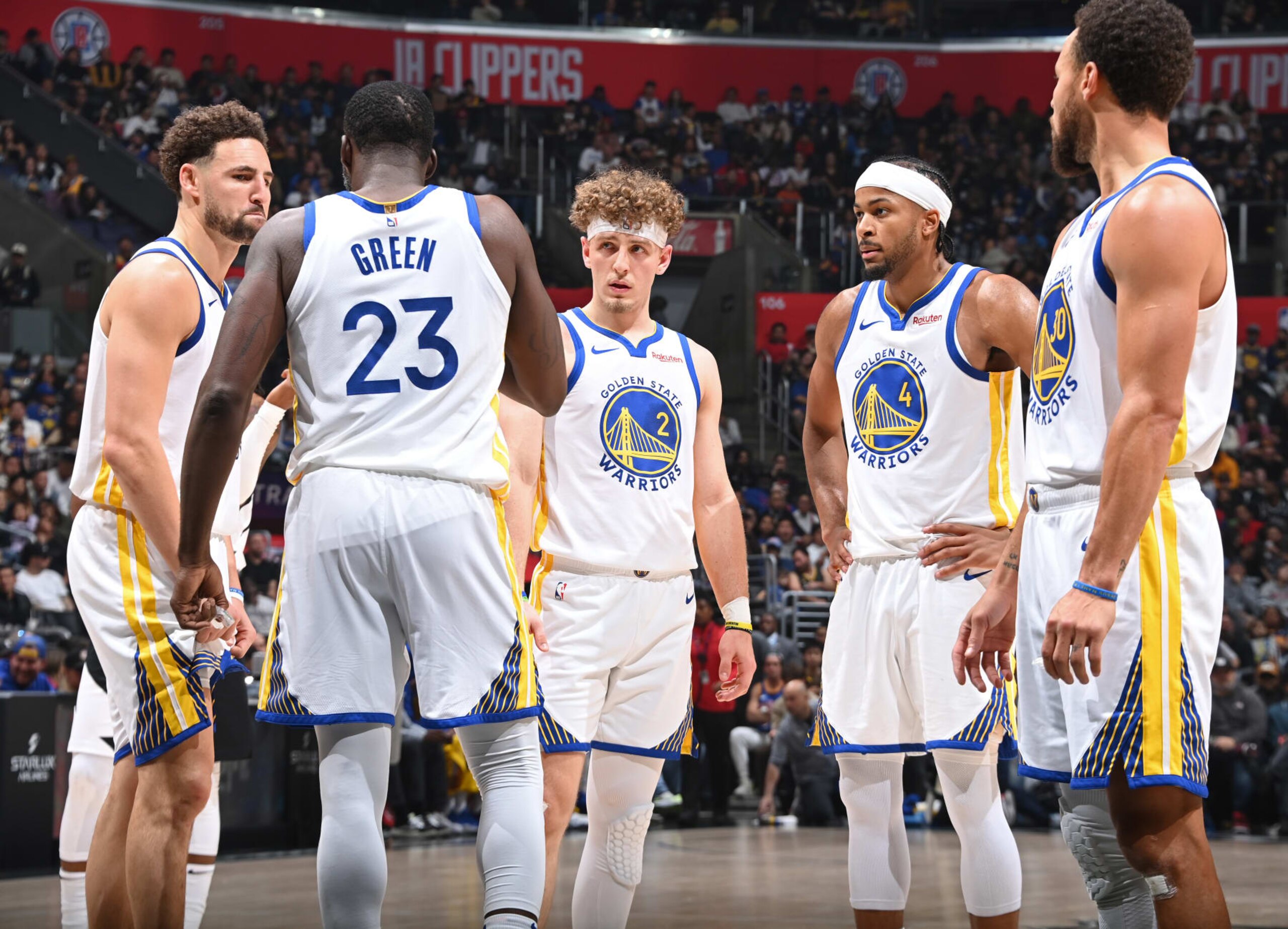 LOS ANGELES, CA - DECEMBER 2:The Golden State Warriors talk during the game against the LA Clippers on December 2, 2023 at Crypto.Com Arena in Los Angeles, California. NOTE TO USER: User expressly acknowledges and agrees that, by downloading and/or using this Photograph, user is consenting to the terms and conditions of the Getty Images License Agreement. Mandatory Copyright Notice: Copyright 2023 NBAE (Photo by Andrew D. Bernstein/NBAE via Getty Images)
