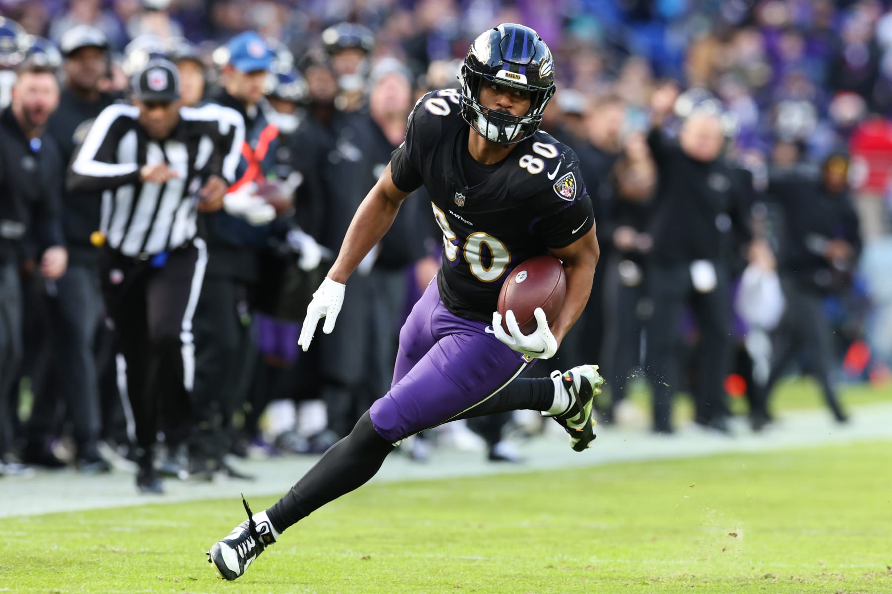 BALTIMORE, MARYLAND - DECEMBER 31: Isaiah Likely #80 of the Baltimore Ravens carries the ball for a touchdown against the Miami Dolphins during the second quarter of the game at M&T Bank Stadium on December 31, 2023 in Baltimore, Maryland. (Photo by Todd Olszewski/Getty Images)