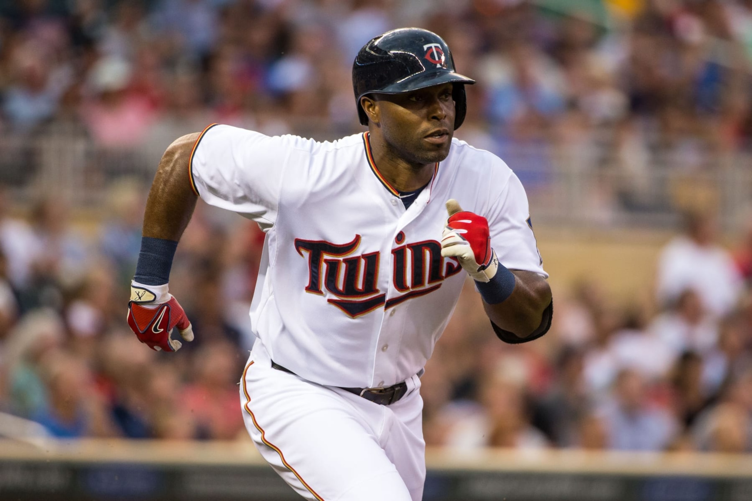 MINNEAPOLIS, MN- JULY 28: Torii Hunter #48 of the Minnesota Twins runs against the Pittsburgh Pirates on July 28, 2015 at Target Field in Minneapolis, Minnesota. The Pirates defeated the Twins 8-7. (Photo by Brace Hemmelgarn/Minnesota Twins/Getty Images) MINNEAPOLIS, MN- JULY 28: Torii Hunter #48 of the Minnesota Twins runs against the Pittsburgh Pirates on July 28, 2015 at Target Field in Minneapolis, Minnesota. The Pirates defeated the Twins 8-7. (Photo by Brace Hemmelgarn/Minnesota Twins/Getty Images)