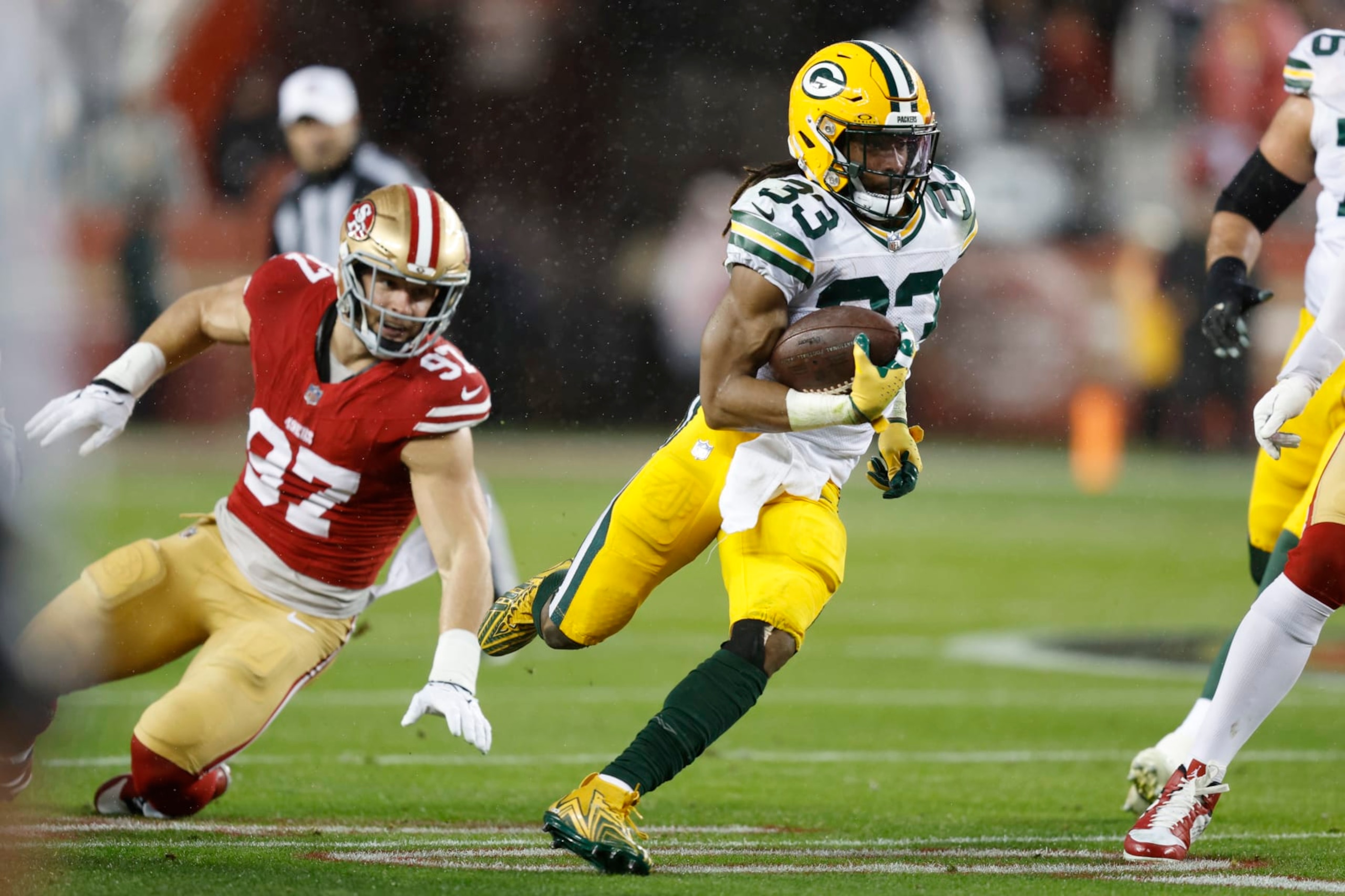 SANTA CLARA, CALIFORNIA - JANUARY 20: Aaron Jones #33 of the Green Bay Packers runs with the ball during the first quarter against the San Francisco 49ers in the NFC Divisional Playoffs at Levi's Stadium on January 20, 2024 in Santa Clara, California. (Photo by Lachlan Cunningham/Getty Images)