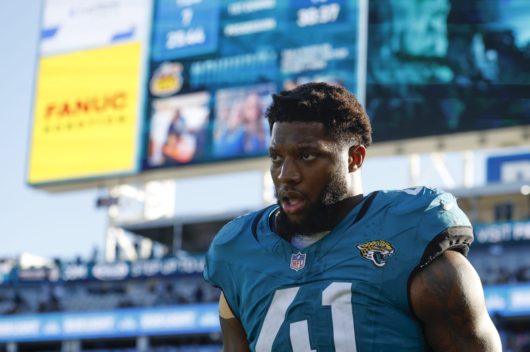 JACKSONVILLE, FL - DECEMBER 31: Jacksonville Jaguars linebacker Josh Allen (41) during the game between the Jacksonville Jaguars and the Carolina Panthers on December 31, 2023 at EverBank Stadium in Jacksonville, Fl. (Photo by David Rosenblum/Icon Sportswire via Getty Images)