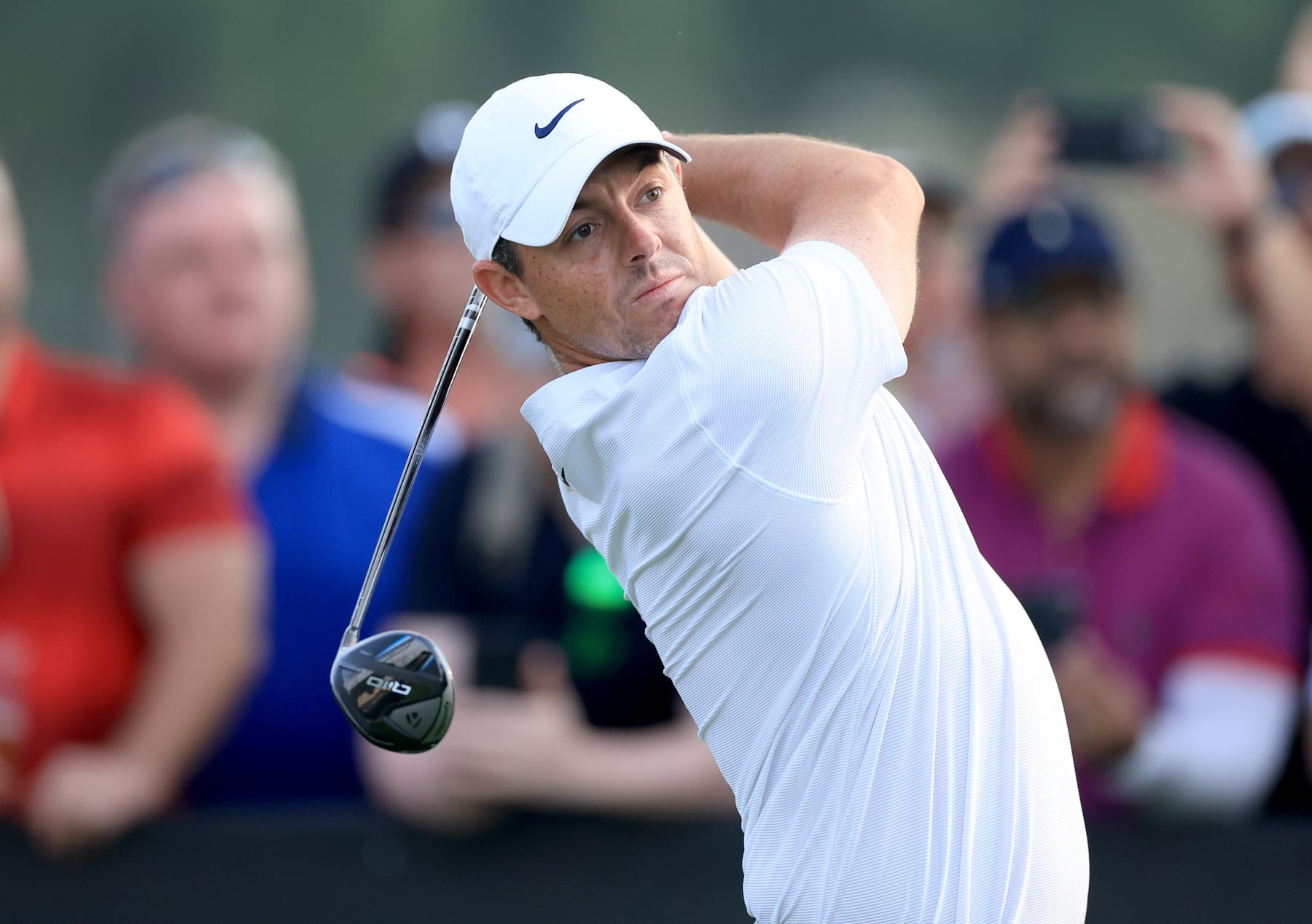DUBAI, UNITED ARAB EMIRATES - JANUARY 21: Rory McIlroy of Northern Ireland plays his tee shot on the 18th hole during the final round of the Hero Dubai Desert Classic on The Majlis Course at The Emirates Golf Club on January 21, 2024 in Dubai, United Arab Emirates. (Photo by David Cannon/Getty Images)