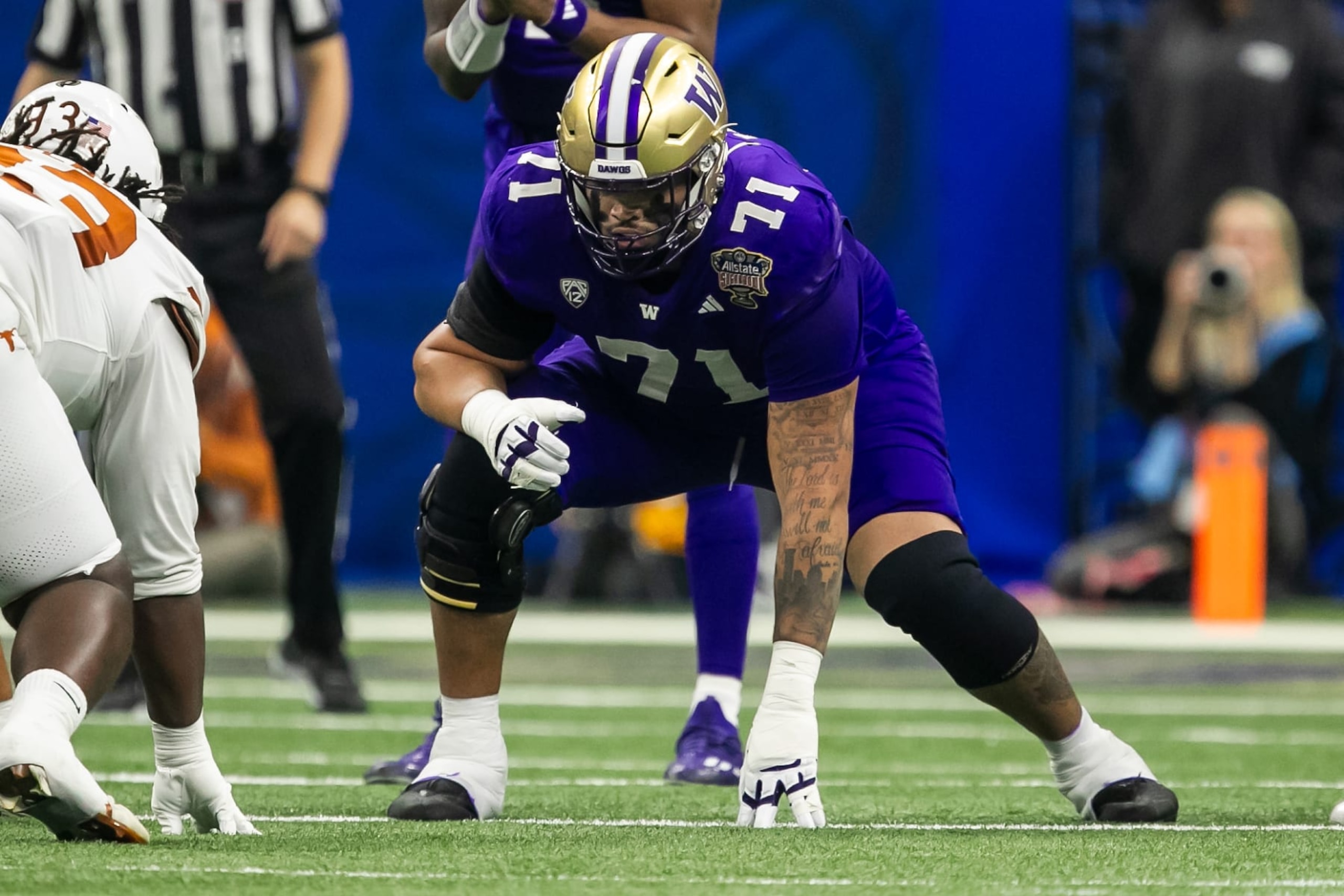 NEW ORLEANS, LA - JANUARY 01: Washington offensive lineman Nate Kalepo (71) gets set at the line during the Allstate Sugar Bowl playoff game between the Texas Longhorns and the Washington Huskies on Monday, January 1, 2024 at Caesars Superdome in New Orleans, LA.  (Photo by Nick Tre. Smith/Icon Sportswire via Getty Images)