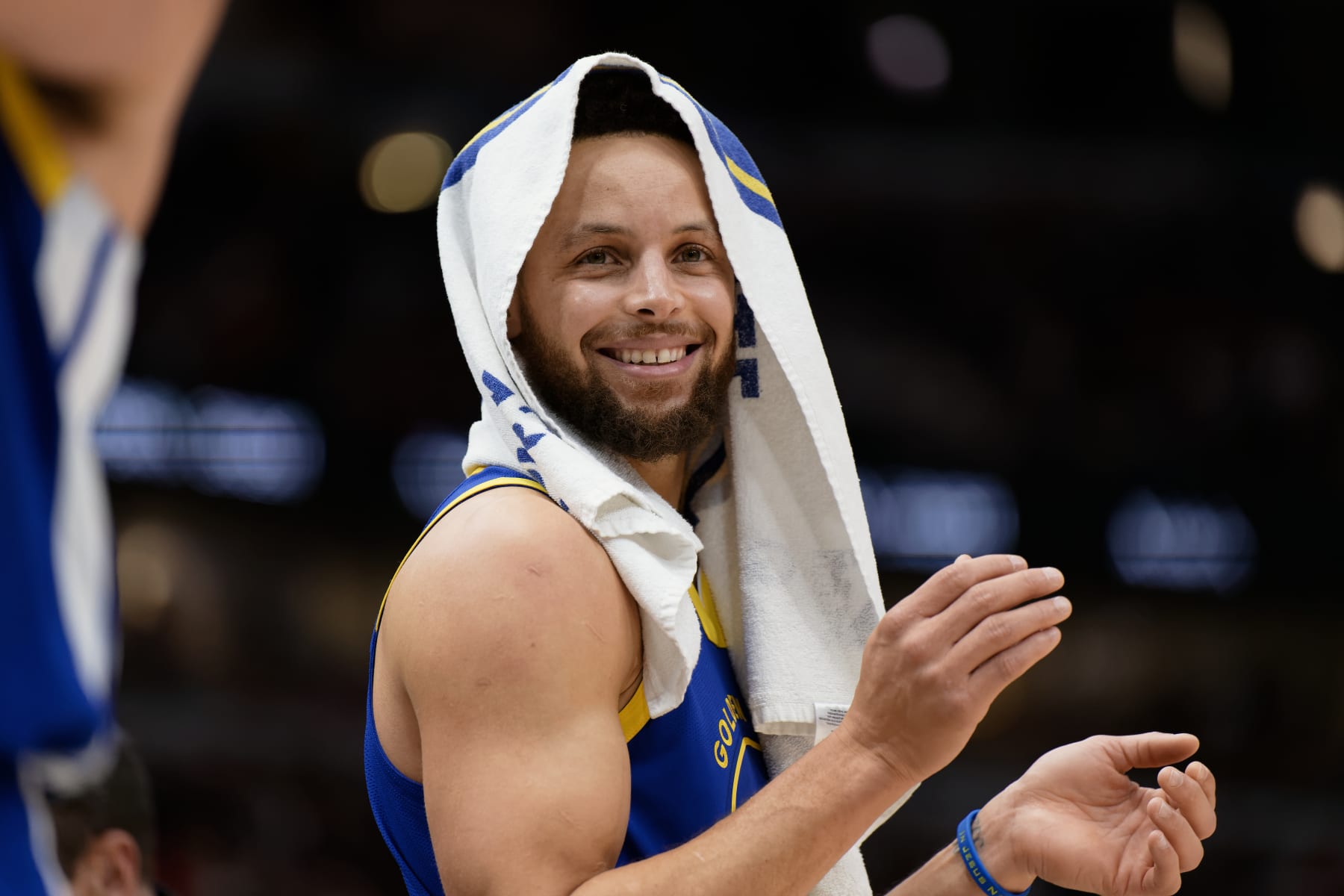 CHICAGO, ILLINOIS - JANUARY 12:  Stephen Curry #30 of the Golden State Warriors takes a breather during a game against the Chicago Bulls on January 12, 2024 at United Center in Chicago, Illinois.   NOTE TO USER: User expressly acknowledges and agrees that, by downloading and or using this photograph, User is consenting to the terms and conditions of the Getty Images License Agreement.  (Photo by Jamie Sabau/Getty Images)