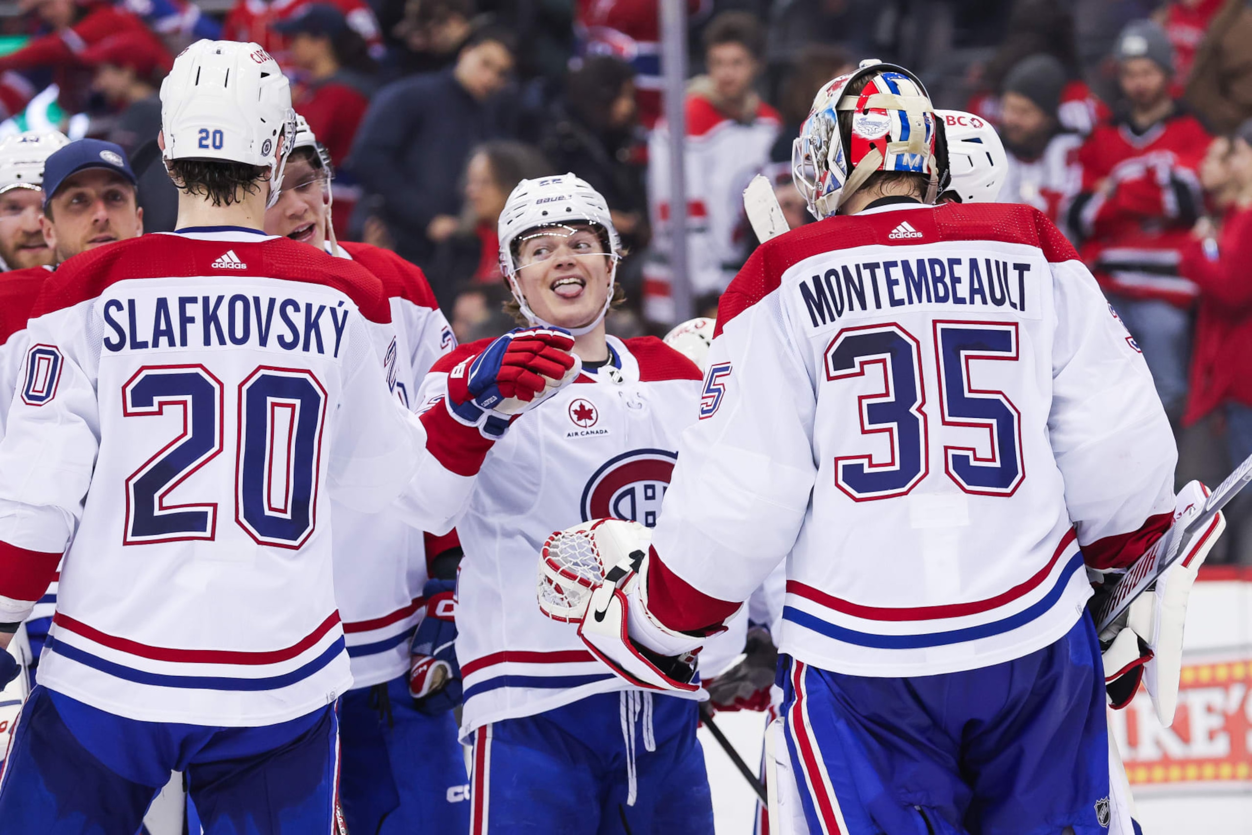 NEWARK, NJ - JANUARY 17: Montreal Canadiens right wing Cole Caufield (22) celebrates with Montreal Canadiens goaltender Sam Montembeault (35) after winning a game between the Montreal Canadiens and New Jersey Devils on January 17, 2024 at Prudential Center in the Newark, New Jersey. (Photo by Andrew Mordzynski/Icon Sportswire via Getty Images) NEWARK, NJ - JANUARY 17: Montreal Canadiens right wing Cole Caufield (22) celebrates with Montreal Canadiens goaltender Sam Montembeault (35) after winning a game between the Montreal Canadiens and New Jersey Devils on January 17, 2024 at Prudential Center in the Newark, New Jersey. (Photo by Andrew Mordzynski/Icon Sportswire via Getty Images)