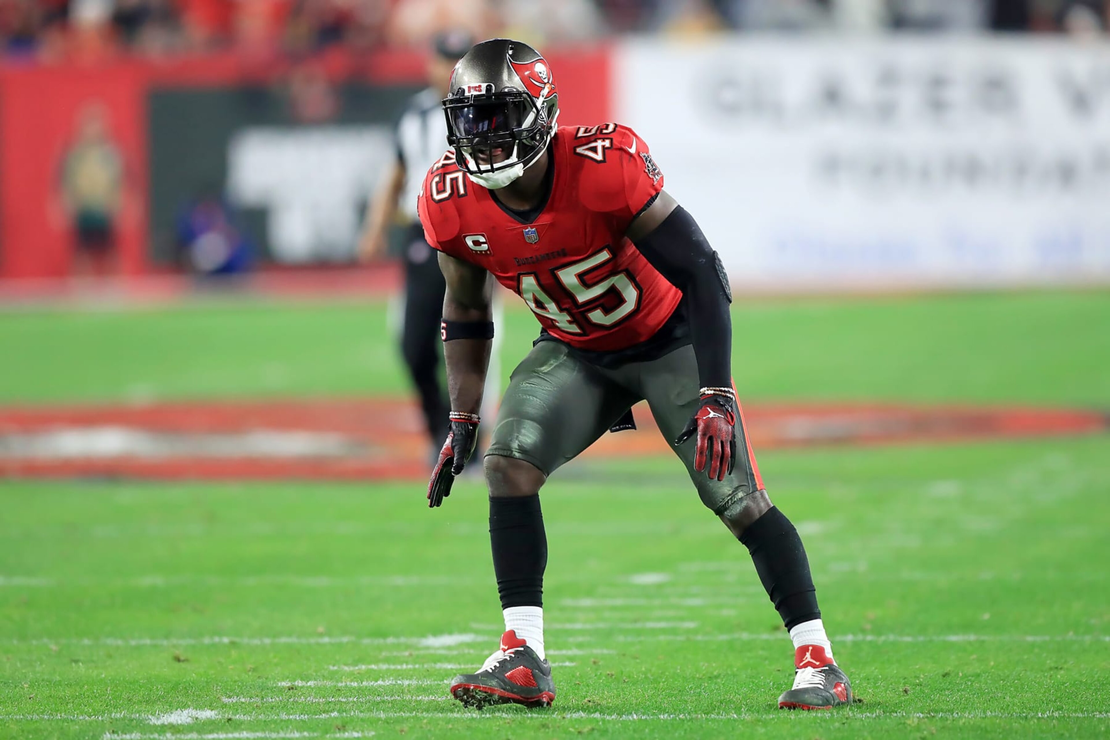 TAMPA, FL - JANUARY 15: Tampa Bay Buccaneers Linebacker Devin White (45) drops back into coverage during the NFC Wild Card game between the Philadelphia Eagles and the Tampa Bay Buccaneers on January 15, 2024 at Raymond James Stadium in Tampa, Florida. (Photo by Cliff Welch/Icon Sportswire via Getty Images) TAMPA, FL - JANUARY 15: Tampa Bay Buccaneers Linebacker Devin White (45) drops back into coverage during the NFC Wild Card game between the Philadelphia Eagles and the Tampa Bay Buccaneers on January 15, 2024 at Raymond James Stadium in Tampa, Florida. (Photo by Cliff Welch/Icon Sportswire via Getty Images)