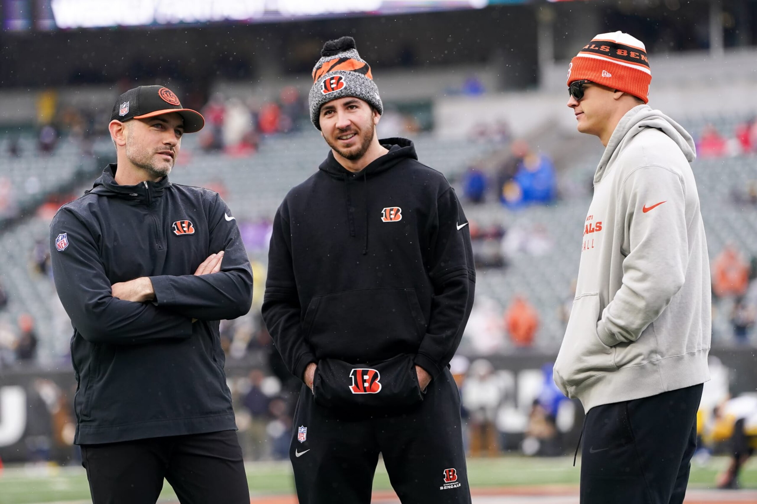 CINCINNATI, OHIO - NOVEMBER 26: Quarterbacks coach Dan Pitcher, Drew Plitt #7, and Joe Burrow #9 of the Cincinnati Bengals meet before the game against the Pittsburgh Steelers at Paycor Stadium on November 26, 2023 in Cincinnati, Ohio. (Photo by Dylan Buell/Getty Images) CINCINNATI, OHIO - NOVEMBER 26: Quarterbacks coach Dan Pitcher, Drew Plitt #7, and Joe Burrow #9 of the Cincinnati Bengals meet before the game against the Pittsburgh Steelers at Paycor Stadium on November 26, 2023 in Cincinnati, Ohio. (Photo by Dylan Buell/Getty Images)