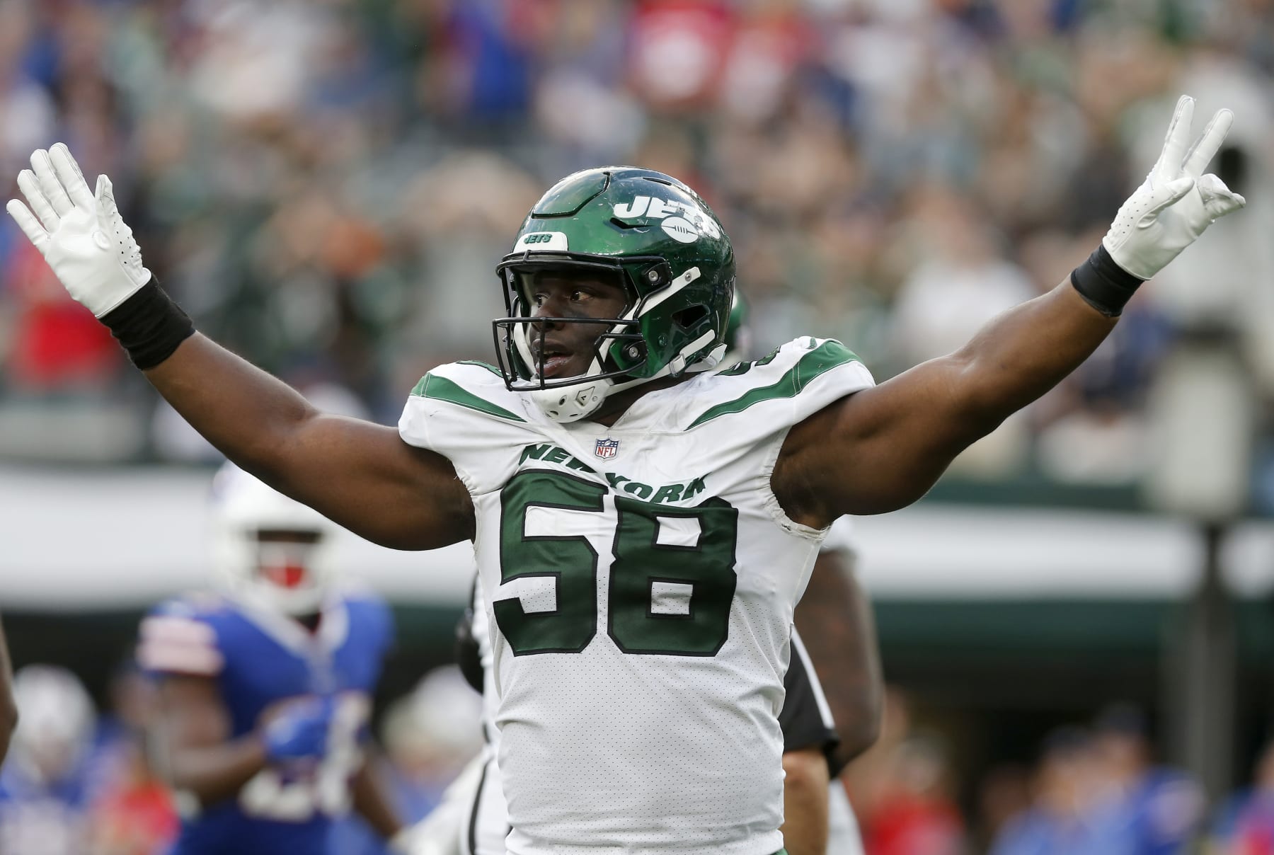 EAST RUTHERFORD, NEW JERSEY - NOVEMBER 06: (NEW YORK DAILIES OUT)  Carl Lawson #58 of the New York Jets in action against the Buffalo Bills at MetLife Stadium on November 06, 2022 in East Rutherford, New Jersey. The Jets defeated the Bills 20-17. (Photo by Jim McIsaac/Getty Images)