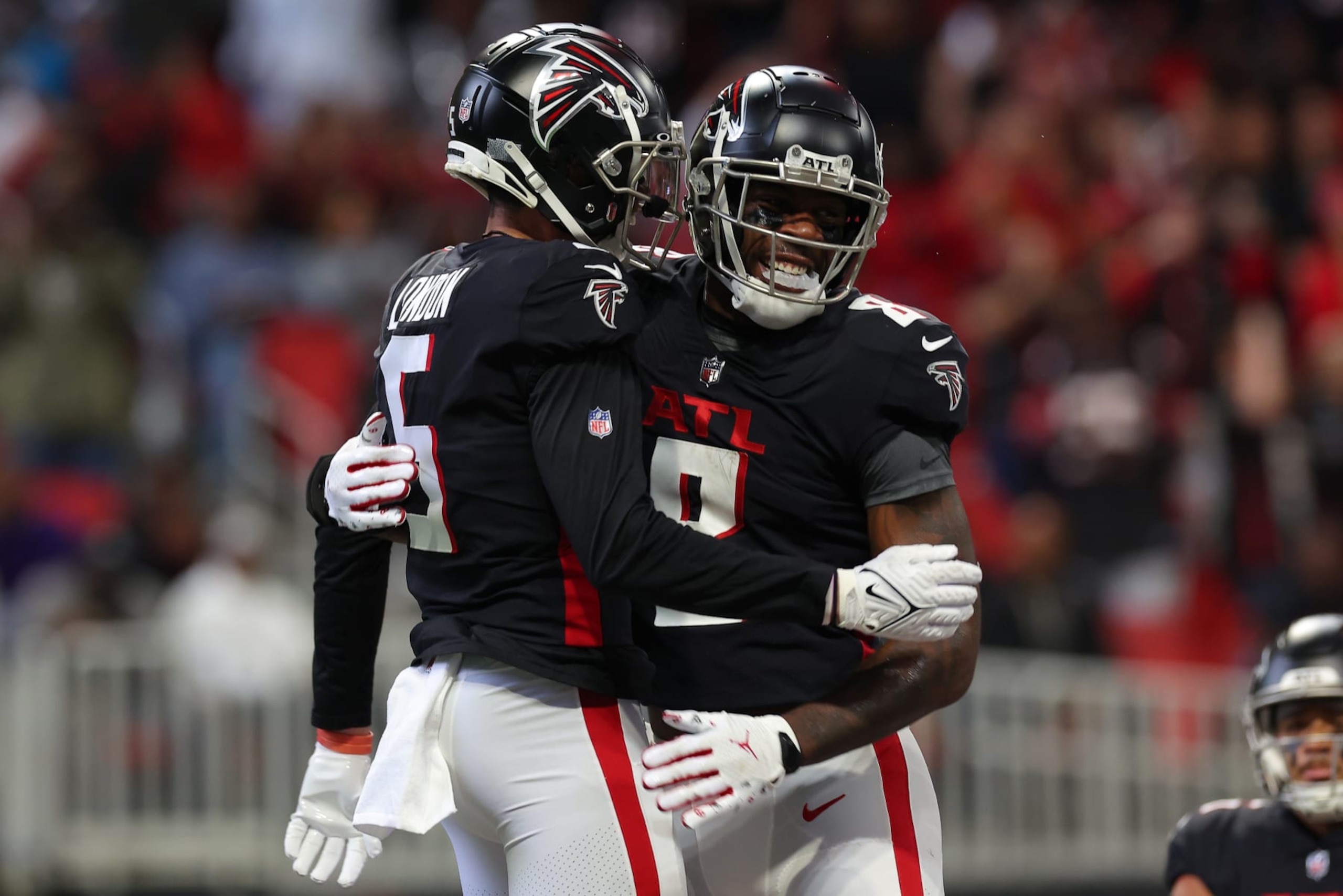 ATLANTA, GEORGIA - OCTOBER 30: Kyle Pitts #8 of the Atlanta Falcons celebrates a touchdown reception against the Carolina Panthers with teammate Drake London #5 of the Atlanta Falcons during the second quarter at Mercedes-Benz Stadium on October 30, 2022 in Atlanta, Georgia. (Photo by Kevin C. Cox/Getty Images)