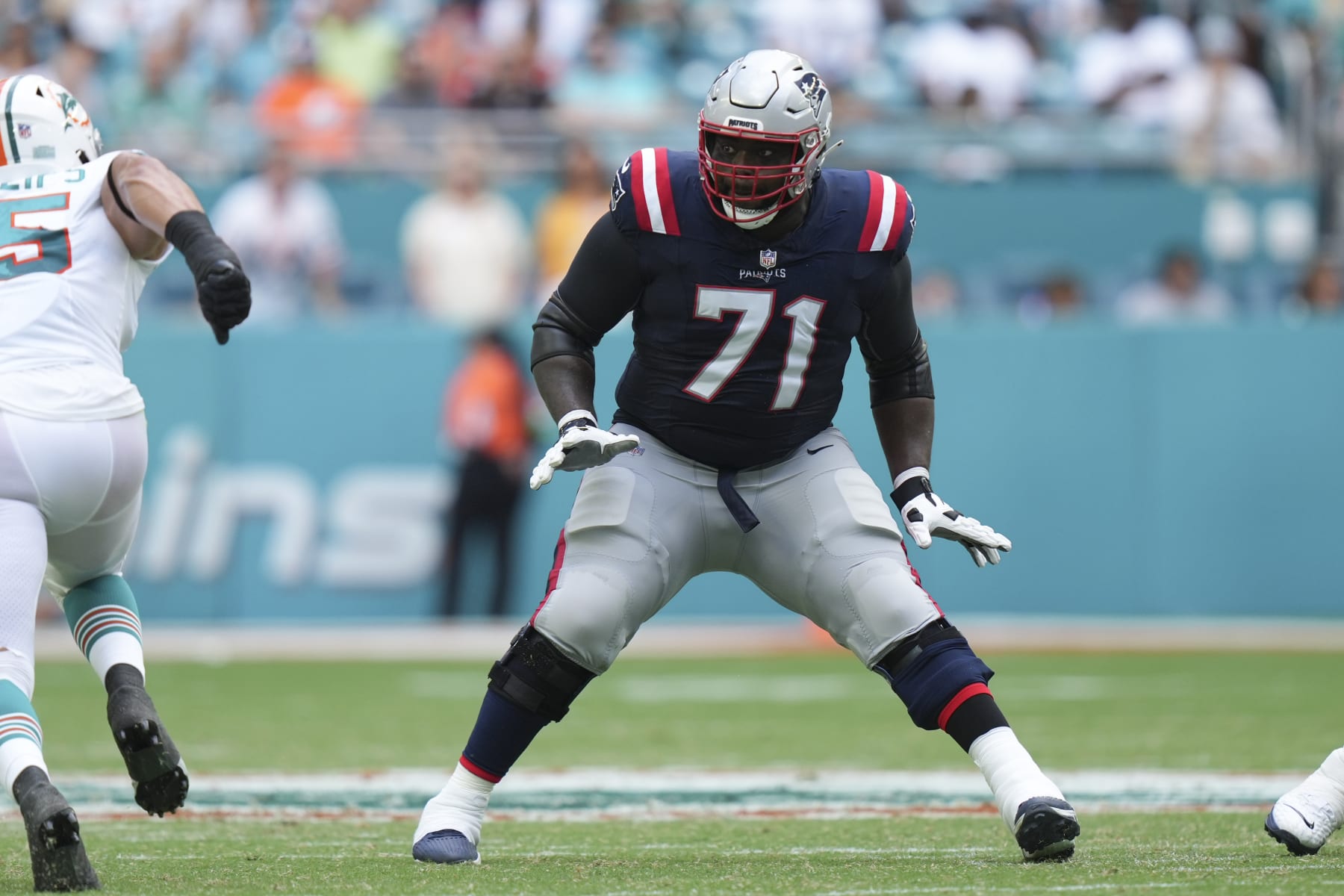 MIAMI GARDENS, FL - OCTOBER 29: New England Patriots guard Mike Onwenu (71) adjusts to block a rushing defensive player during the game between the New England Patriots and the Miami Dolphins on Sunday, October 29, 2023 at Hard Rock Stadium, Miami Gardens, Fla. (Photo by Peter Joneleit/Icon Sportswire via Getty Images)