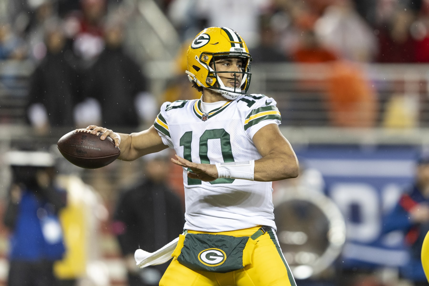 SANTA CLARA, CALIFORNIA - JANUARY 20: Jordan Love #10 of the Green Bay Packers looks to pass during an NFL divisional round playoff football game between the San Francisco 49ers and the Green Bay Packers at Levi's Stadium on January 20, 2024 in Santa Clara, California. (Photo by Michael Owens/Getty Images)