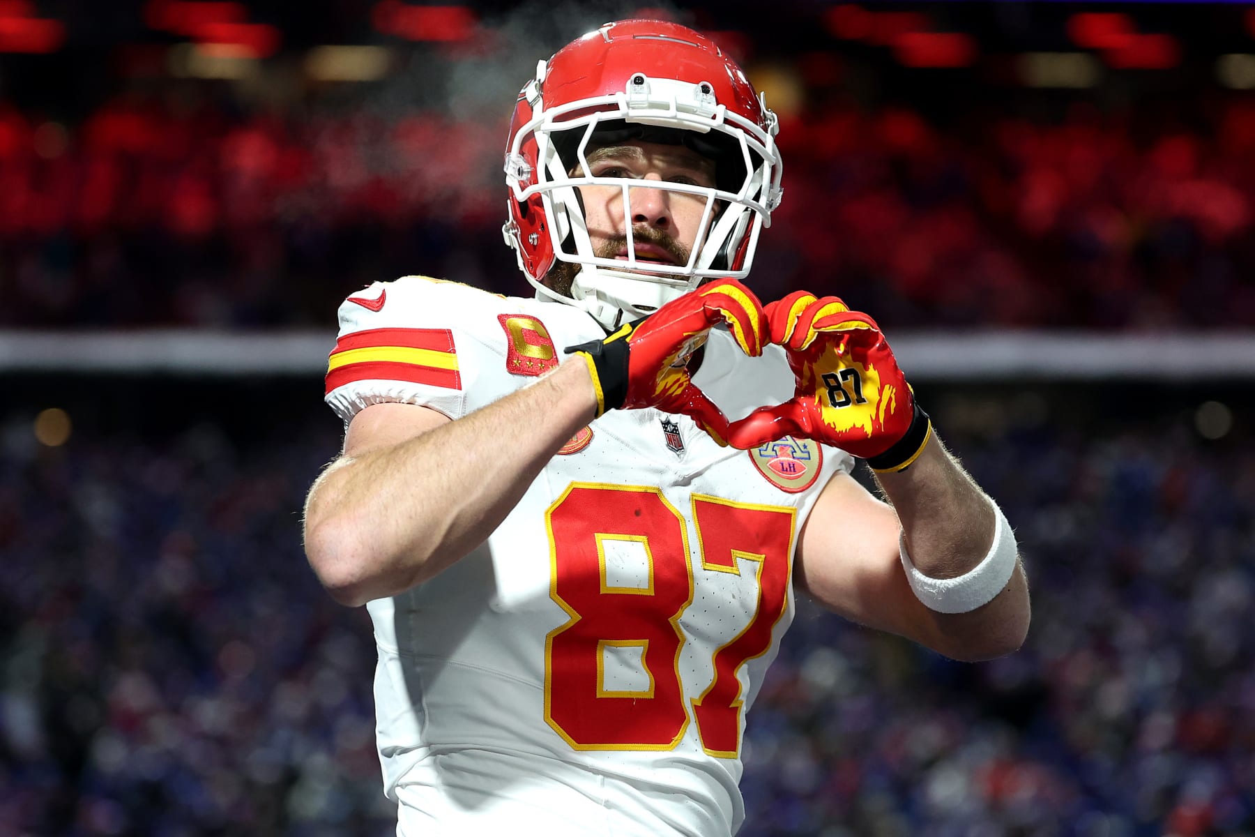 Chiefs' Travis Kelce: Heart Hands Celebration Was for Bills Fans, Not Taylor Swift