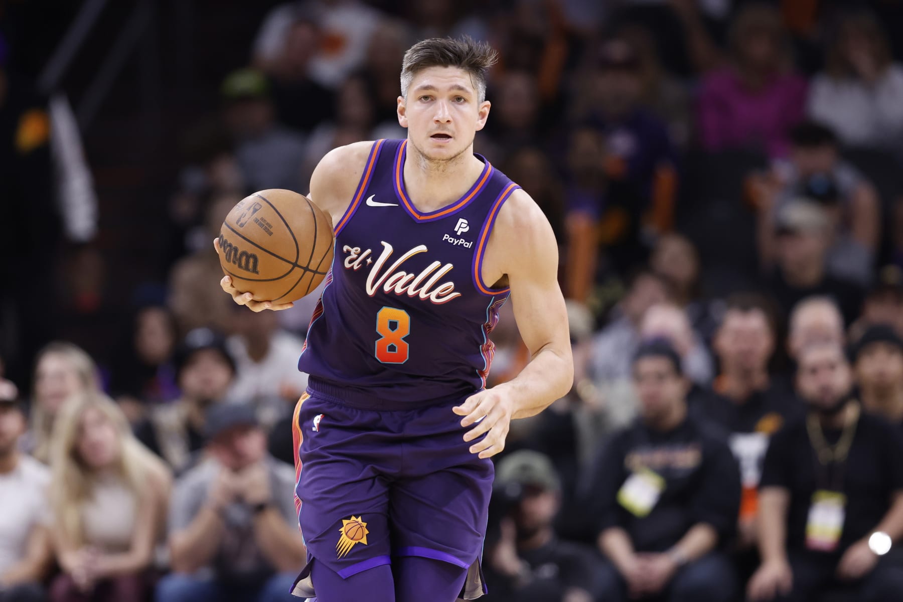 PHOENIX, ARIZONA - DECEMBER 17: Grayson Allen #8 of the Phoenix Suns controls the ball during the game against the Washington Wizards at Footprint Center on December 17, 2023 in Phoenix, Arizona. The Suns defeated the Wizards 112-108. NOTE TO USER: User expressly acknowledges and agrees that, by downloading and or using this photograph, User is consenting to the terms and conditions of the Getty Images License Agreement.  (Photo by Chris Coduto/Getty Images)