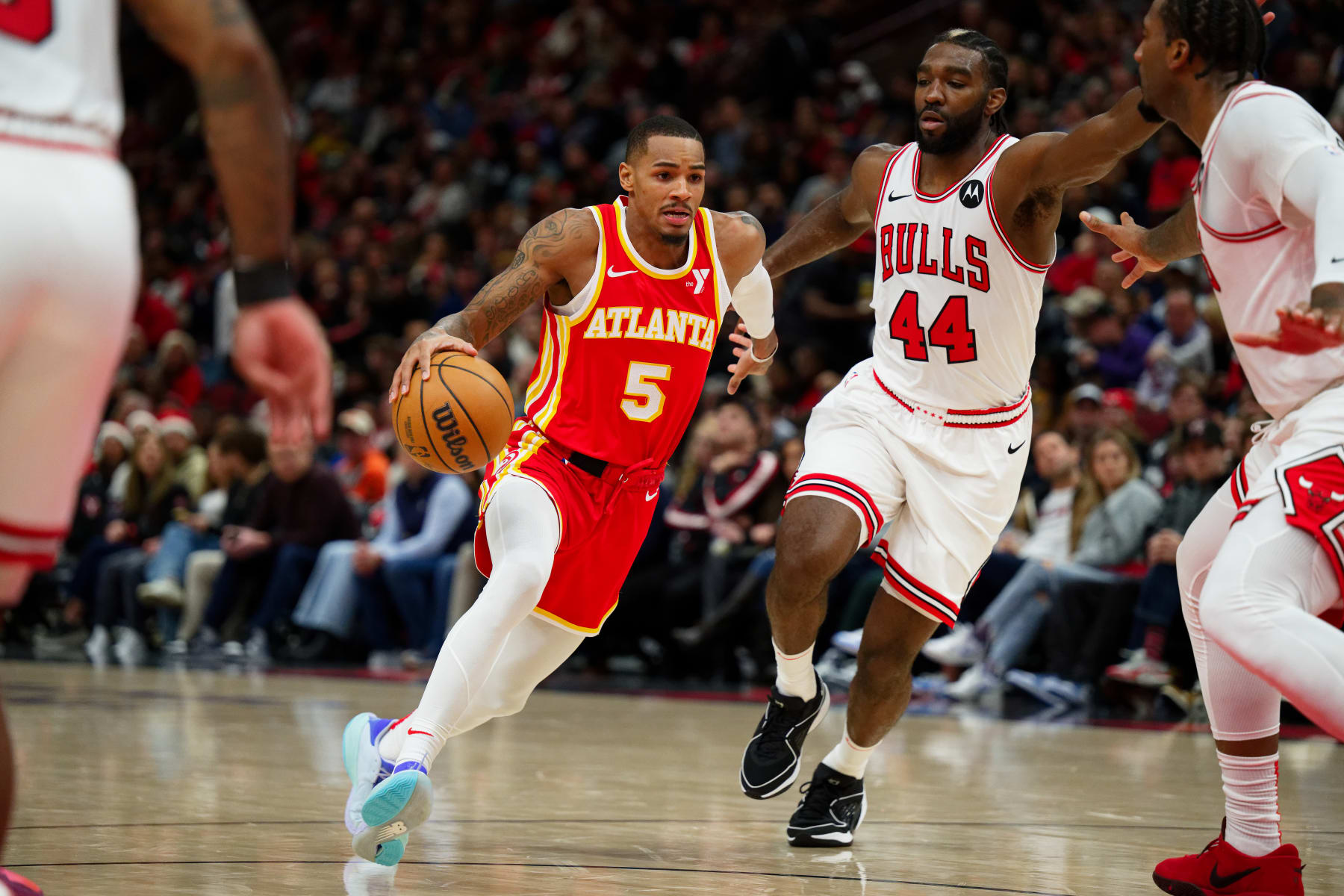 CHICAGO, ILLINOIS - DECEMBER 26:  Dejounte Murray #5 of the Atlanta Hawks controls the ball against the Chicago Bulls on December 26, 2023 at United Center in Chicago, Illinois.  NOTE TO USER: User expressly acknowledges and agrees that, by downloading and or using this photograph, User is consenting to the terms and conditions of the Getty Images License Agreement.  (Photo by Jamie Sabau/Getty Images)