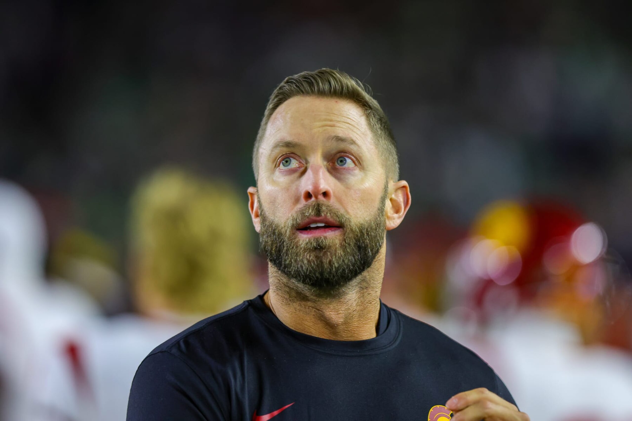 SOUTH BEND, IN - OCTOBER 14: USC Trojans Senior Offensive Analyst Kliff Kingsbury talks to his players during the college football game between the USC Trojans  and Notre Dame Fighting Irish on October 14, 2023, at Notre Dame Stadium in South Bend, IN. (Photo by Jordon Kelly/Icon Sportswire via Getty Images)