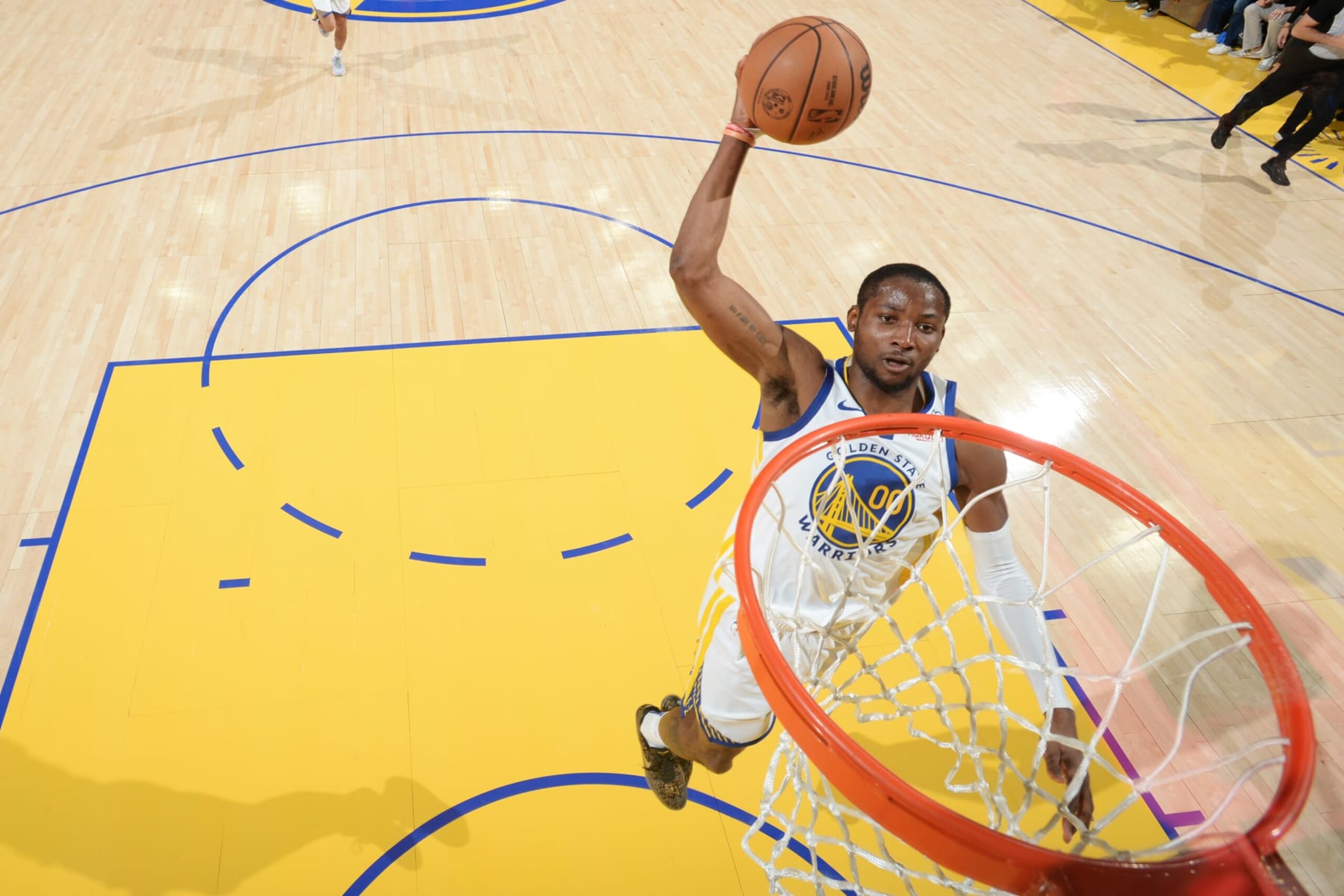 SAN FRANCISCO, CA - JANUARY 24: Jonathan Kuminga #00 of the Golden State Warriors drives to the basket during the game against the Atlanta Hawks on January 24, 2024 at Chase Center in San Francisco, California. NOTE TO USER: User expressly acknowledges and agrees that, by downloading and or using this photograph, user is consenting to the terms and conditions of Getty Images License Agreement. Mandatory Copyright Notice: Copyright 2024 NBAE (Photo by Noah Graham/NBAE via Getty Images)