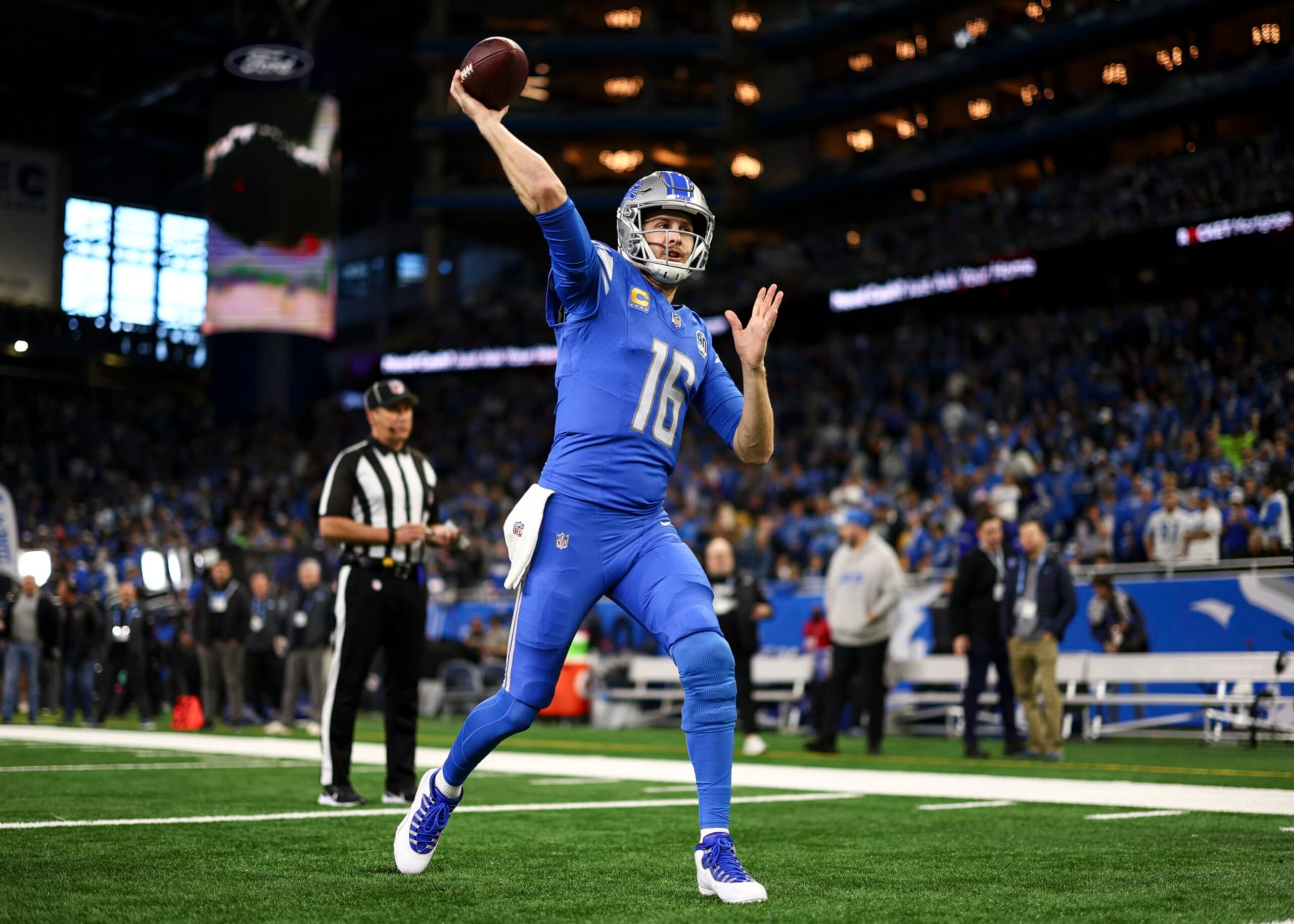 DETROIT, MI - JANUARY 21: Jared Goff #16 of the Detroit Lions warms up prior to an NFL divisional round playoff football game against the Tampa Bay Buccaneers at Ford Field on January 21, 2024 in Detroit, Michigan. (Photo by Kevin Sabitus/Getty Images) DETROIT, MI - JANUARY 21: Jared Goff #16 of the Detroit Lions warms up prior to an NFL divisional round playoff football game against the Tampa Bay Buccaneers at Ford Field on January 21, 2024 in Detroit, Michigan. (Photo by Kevin Sabitus/Getty Images)
