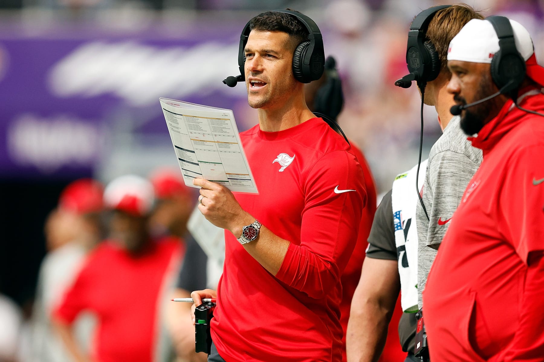 MINNEAPOLIS, MINNESOTA - SEPTEMBER 10: Offensive coordinator Dave Canales of the Tampa Bay Buccaneers looks on against the Minnesota Vikings in the first half at U.S. Bank Stadium on September 10, 2023 in Minneapolis, Minnesota. (Photo by David Berding/Getty Images)