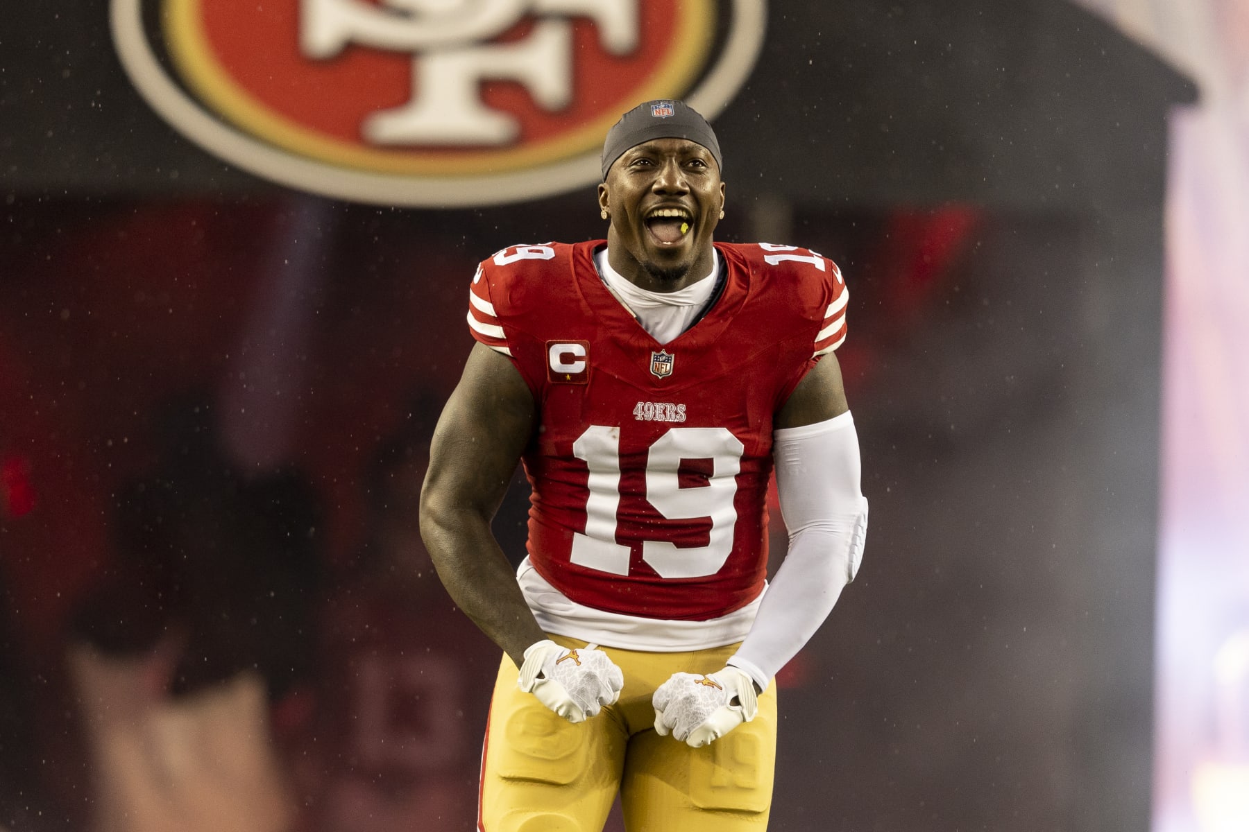 SANTA CLARA, CALIFORNIA - JANUARY 20: Deebo Samuel #19 of the San Francisco 49ers reacts as he takes the field prior to an NFL divisional round playoff football game between the San Francisco 49ers and the Green Bay Packers at Levi's Stadium on January 20, 2024 in Santa Clara, California. (Photo by Michael Owens/Getty Images)