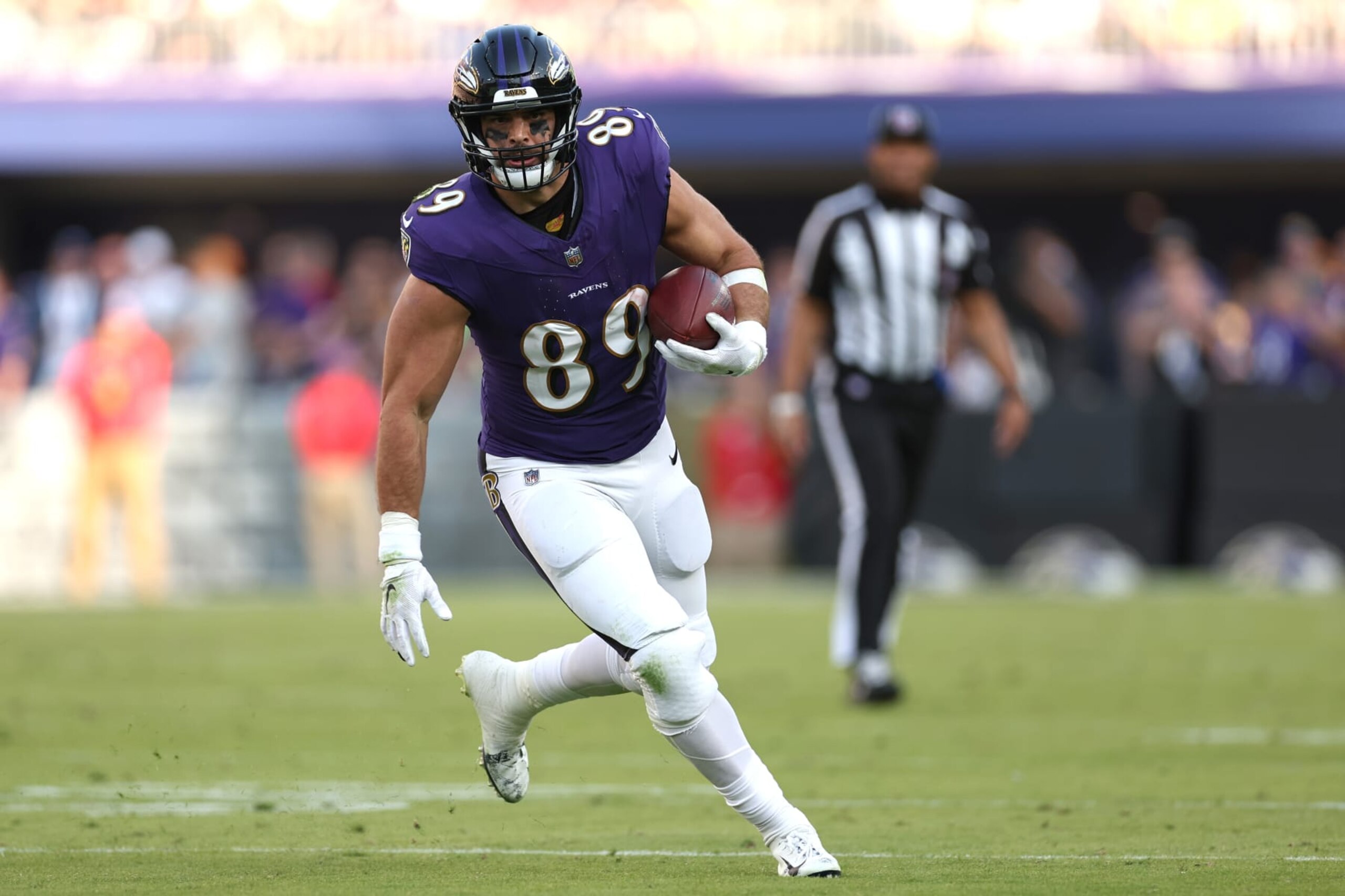 BALTIMORE, MARYLAND - NOVEMBER 05: Mark Andrews #89 of the Baltimore Ravens runs the ball after a catch during the third quarter \gass at M&T Bank Stadium on November 05, 2023 in Baltimore, Maryland. (Photo by Scott Taetsch/Getty Images)