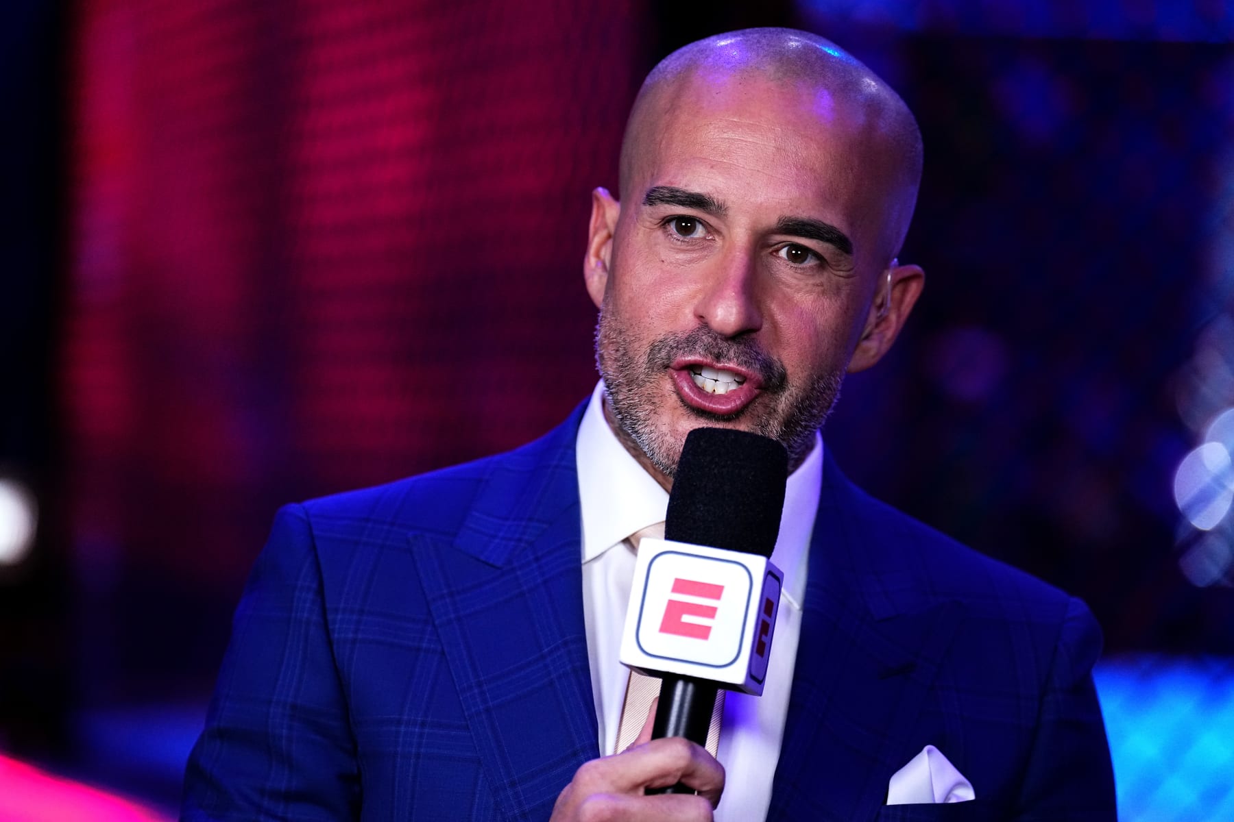 LAS VEGAS, NEVADA - DECEMBER 16: Jon Anik announces a fight during the UFC 296 event at T-Mobile Arena on December 16, 2023 in Las Vegas, Nevada. (Photo by Chris Unger/Zuffa LLC via Getty Images)
