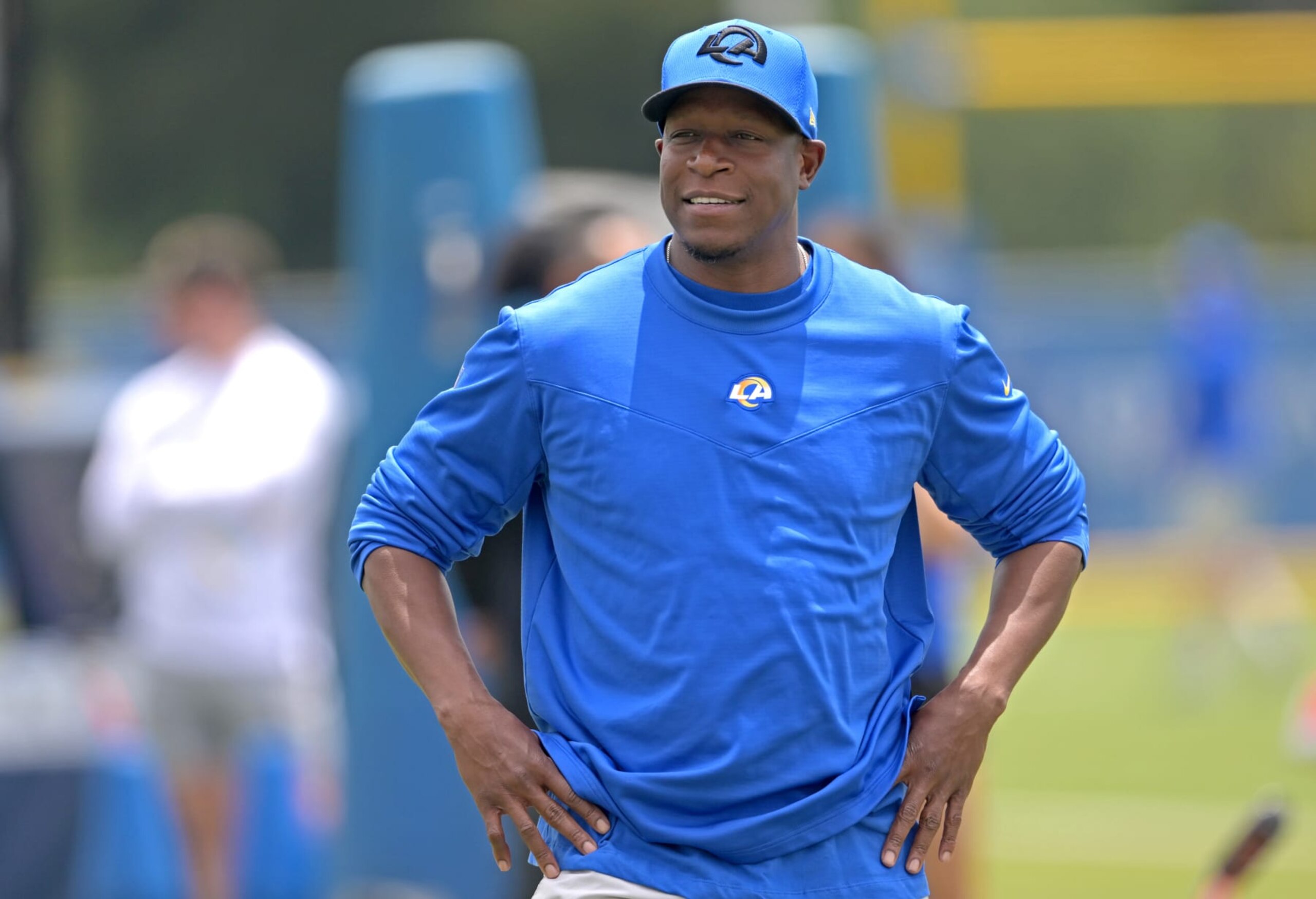 THOUSAND OAKS, CALIFORNIA - JUNE 13: Defensive coordinator Raheem Morris of the Los Angeles Rams walks on the field during mini-camp at California Lutheran University on June 13, 2023 in Thousand Oaks, California. (Photo by Jayne Kamin-Oncea/Getty Images)