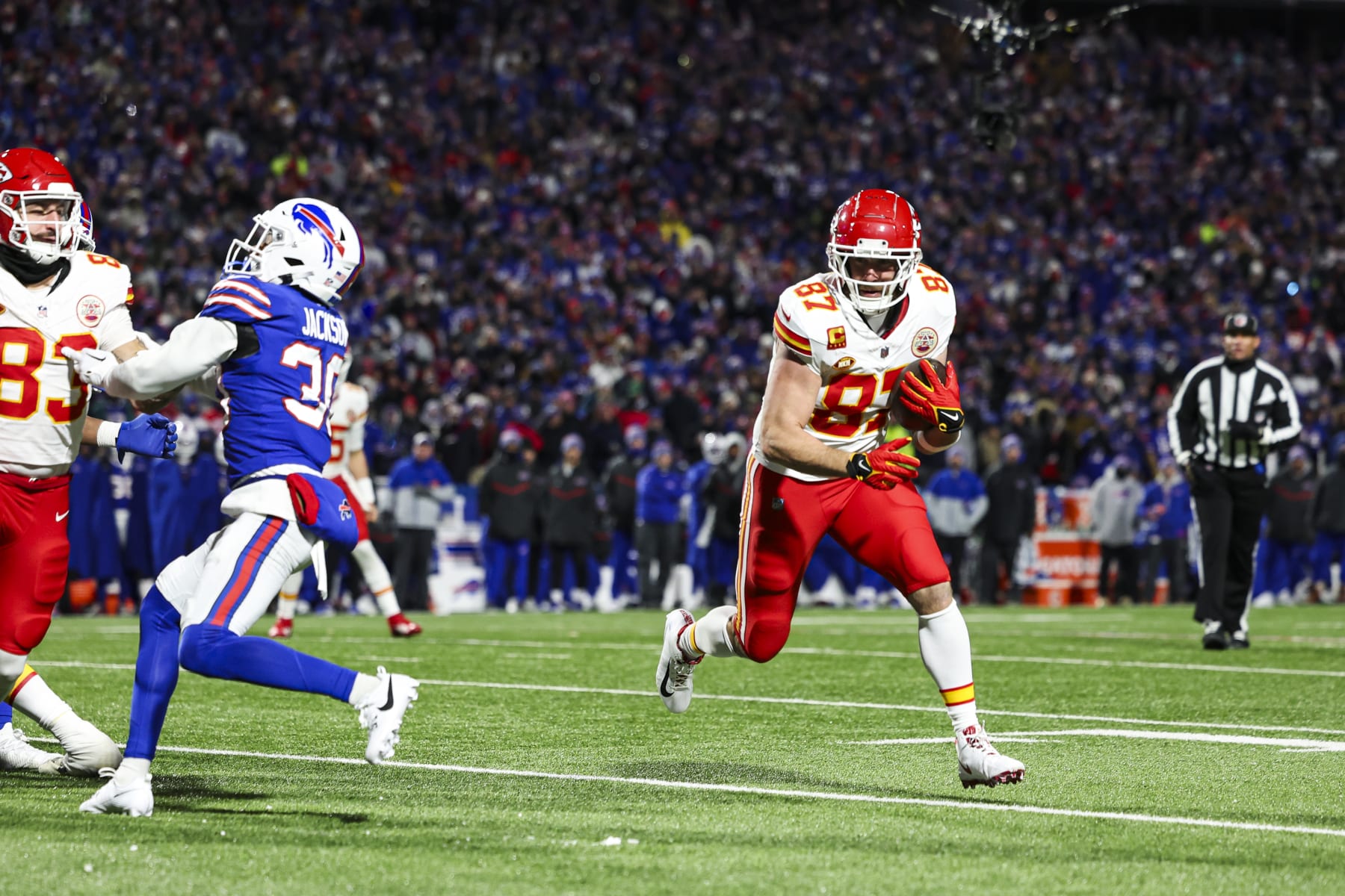 ORCHARD PARK, NY - JANUARY 21: Travis Kelce #87 of the Kansas City Chiefs runs the ball for a touchdown during an NFL divisional round playoff football game against the Buffalo Bills at Highmark Stadium on January 21, 2024 in Orchard Park, New York. (Photo by Perry Knotts/Getty Images)