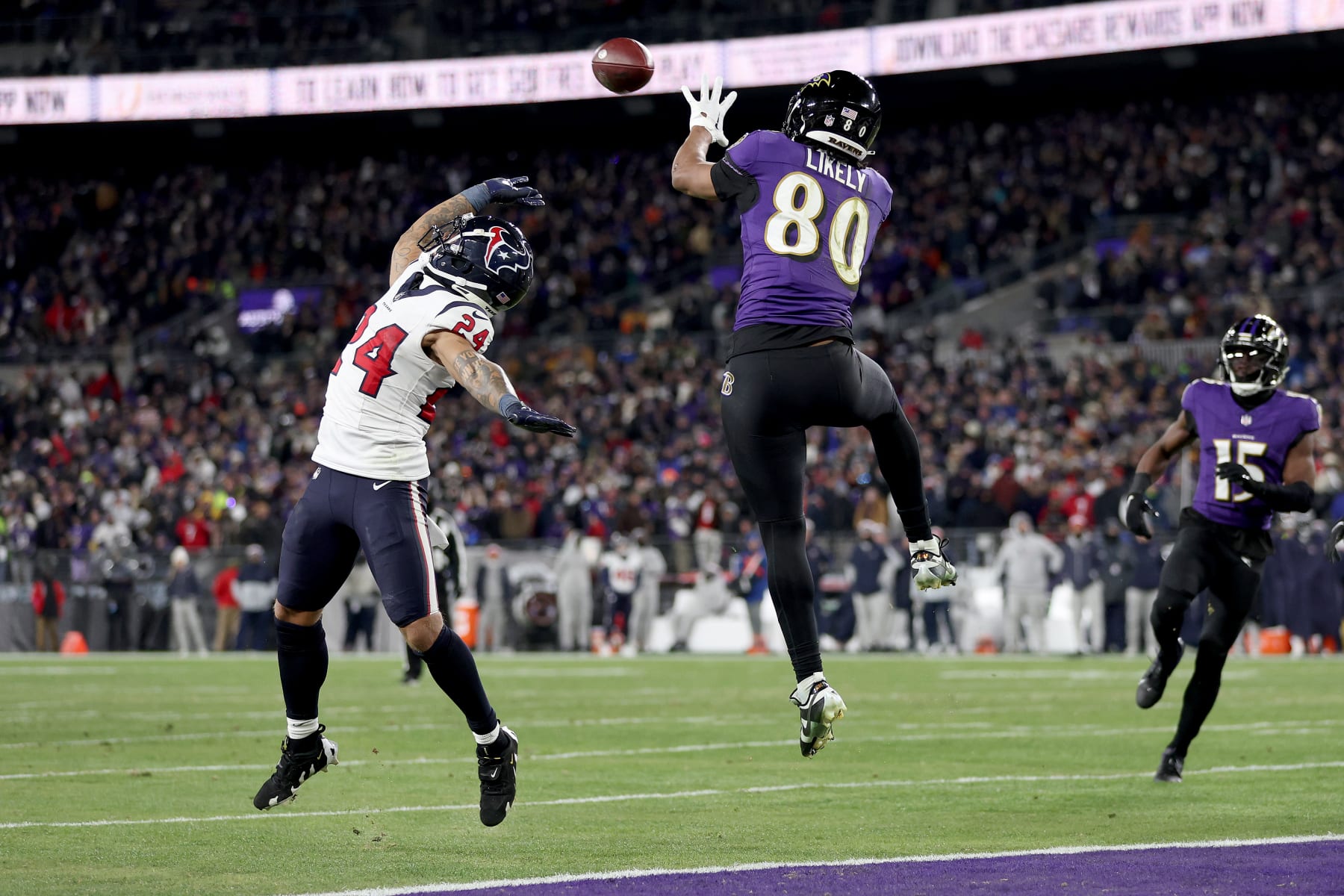 Ravens TE Isaiah Likely beats Texans CB Derek Stingley Jr. for a reception