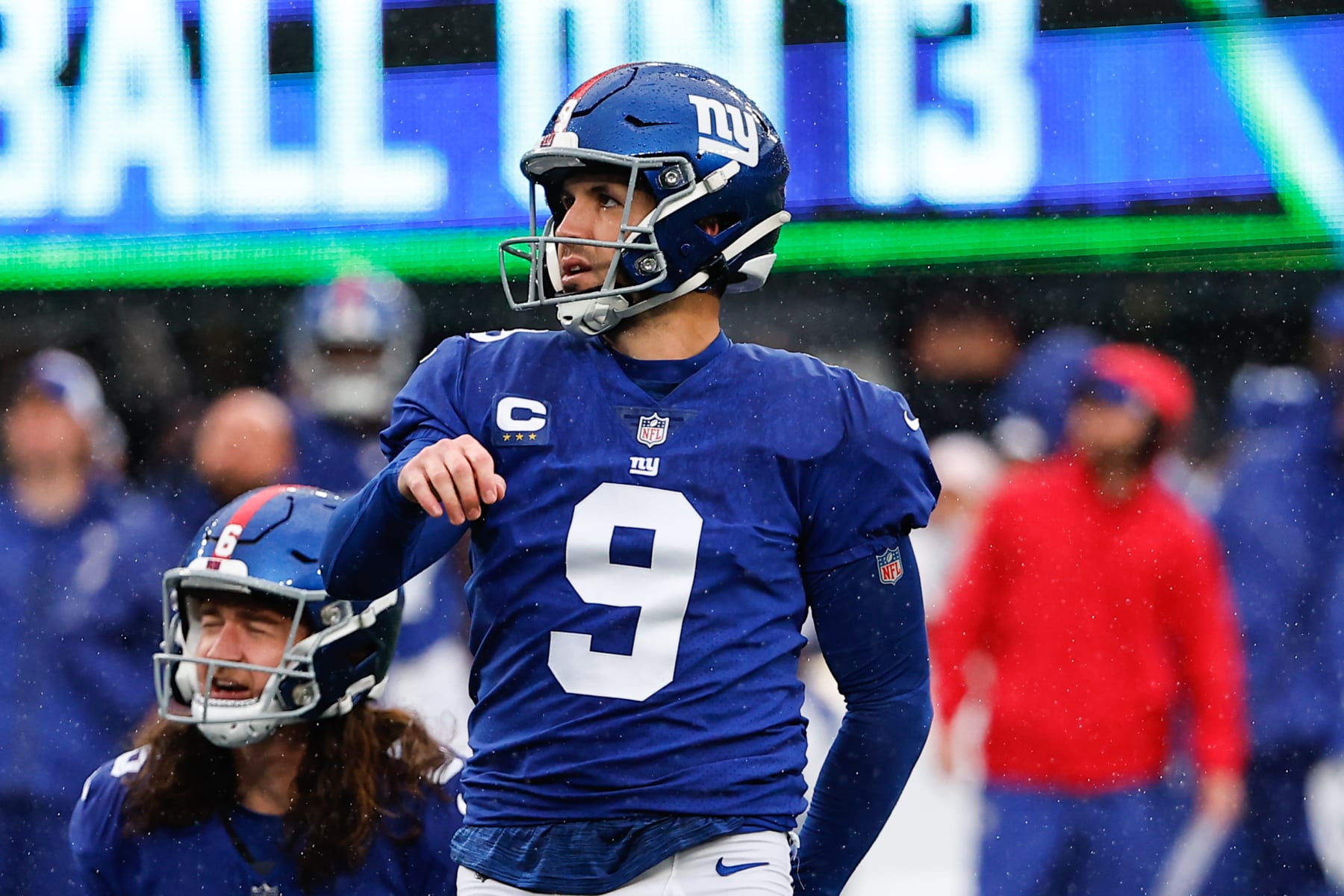 EAST RUTHERFORD, NJ - OCTOBER 29:  Graham Gano (9) of the New York Giants kicks a field goal during the game against the New York Jets on October 29, 2023 at MetLife Stadium in East Rutherford, New Jersey.  (Photo by Rich Graessle/Icon Sportswire via Getty Images)