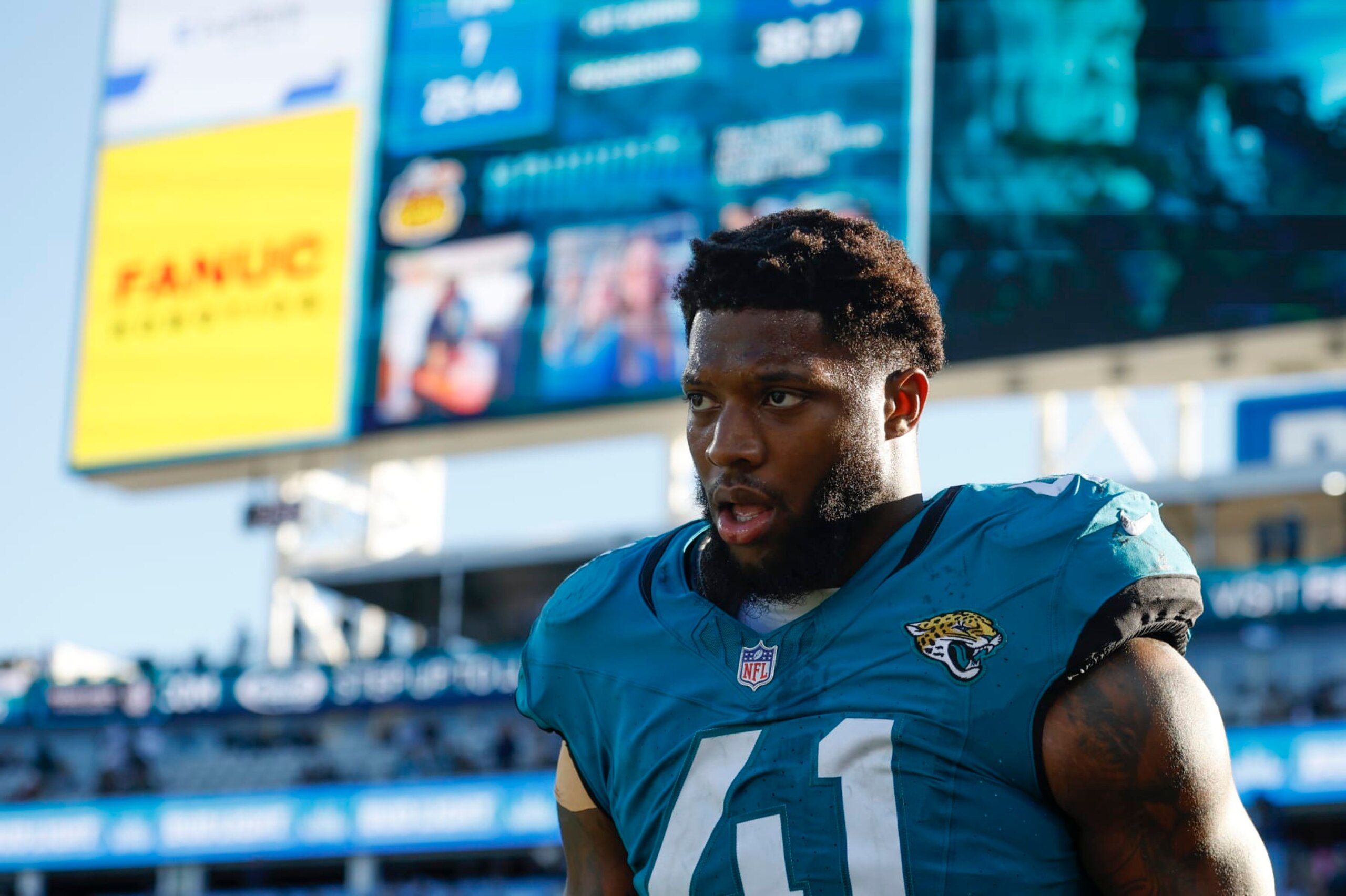 JACKSONVILLE, FL - DECEMBER 31: Jacksonville Jaguars linebacker Josh Allen (41) during the game between the Jacksonville Jaguars and the Carolina Panthers on December 31, 2023 at EverBank Stadium in Jacksonville, Fl. (Photo by David Rosenblum/Icon Sportswire via Getty Images)