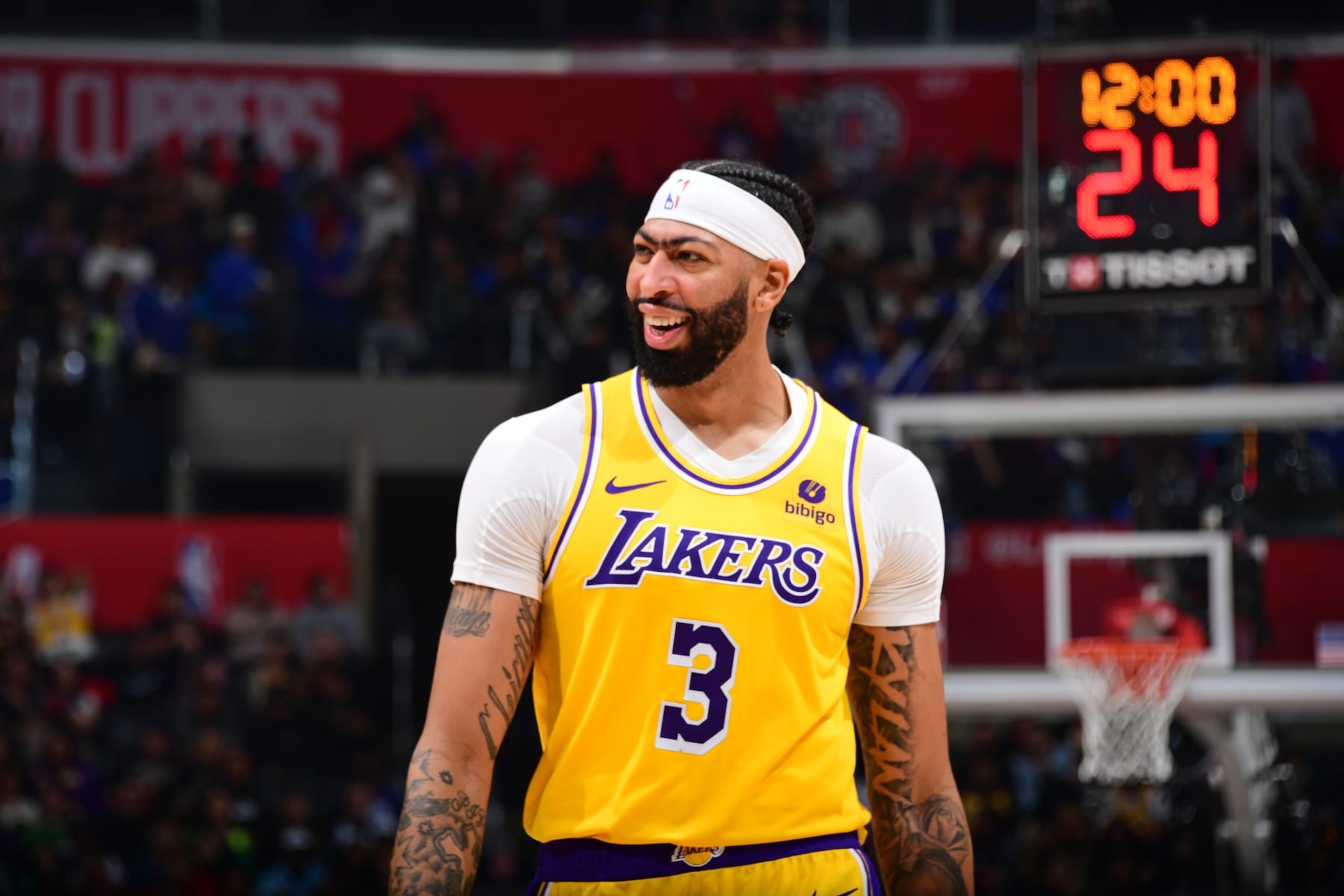LOS ANGELES, CA - JANUARY 23: Anthony Davis #3 of the Los Angeles Lakers reacts to a play during the game against the LA Clippers on January 23, 2024 at Crypto.Com Arena in Los Angeles, California. NOTE TO USER: User expressly acknowledges and agrees that, by downloading and/or using this Photograph, user is consenting to the terms and conditions of the Getty Images License Agreement. Mandatory Copyright Notice: Copyright 2024 NBAE (Photo by Adam Pantozzi/NBAE via Getty Images)