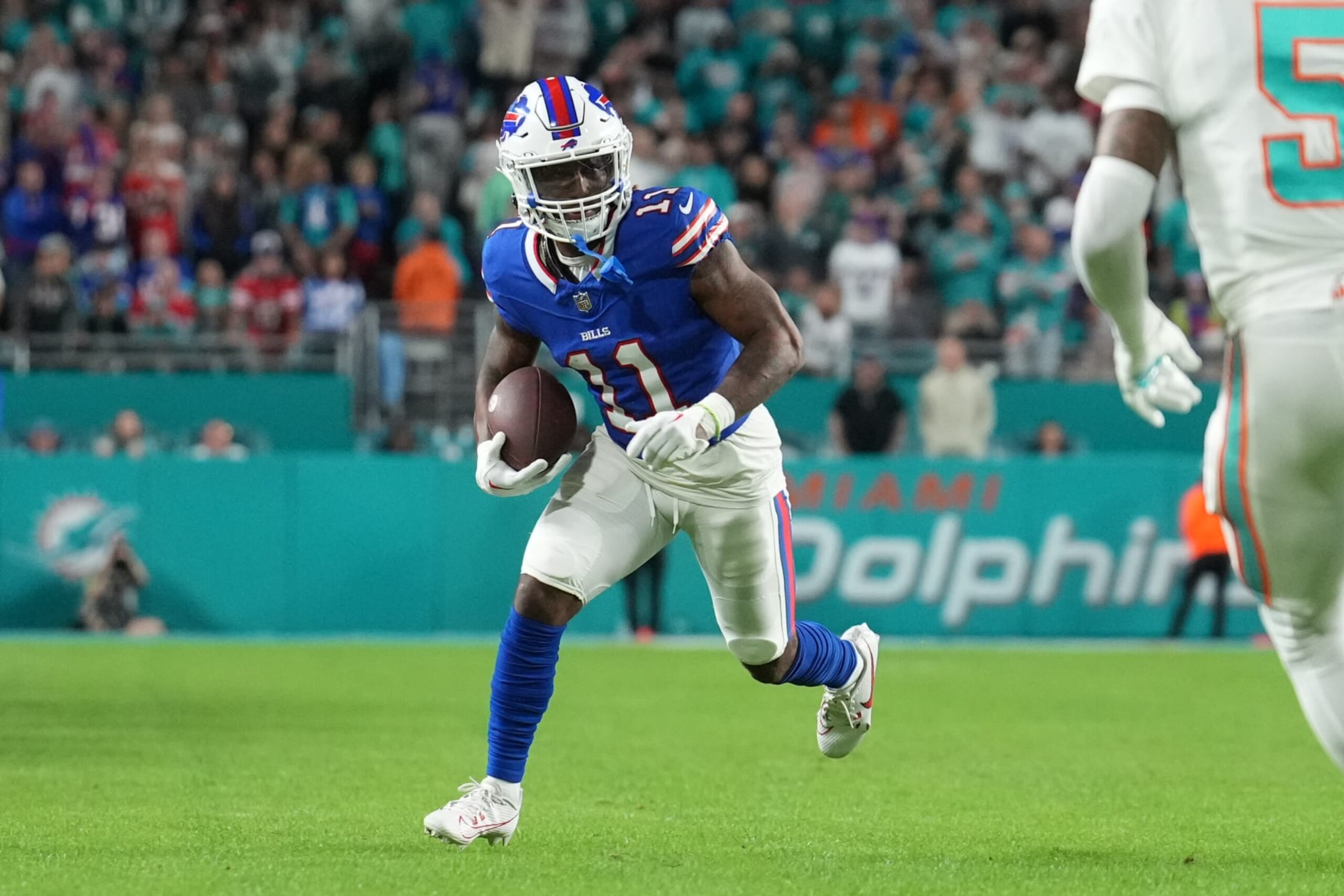 MIAMI GARDENS, FL - JANUARY 07: Buffalo Bills wide receiver Deonte Harty (11) runs after a catch during the game between the Buffalo Bills and the Miami Dolphins on Sunday, January 7, 2024 at Hard Rock Stadium, Miami Gardens, Fla. (Photo by Peter Joneleit/Icon Sportswire via Getty Images)
