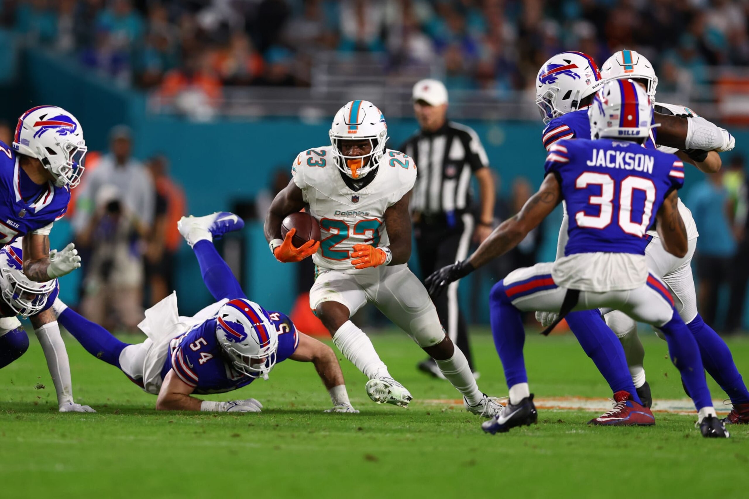 MIAMI GARDENS, FLORIDA - JANUARY 07: Jeff Wilson Jr. #23 of the Miami Dolphins rushes during the second quarter against the Buffalo Bills at Hard Rock Stadium on January 07, 2024 in Miami Gardens, Florida. (Photo by Megan Briggs/Getty Images)