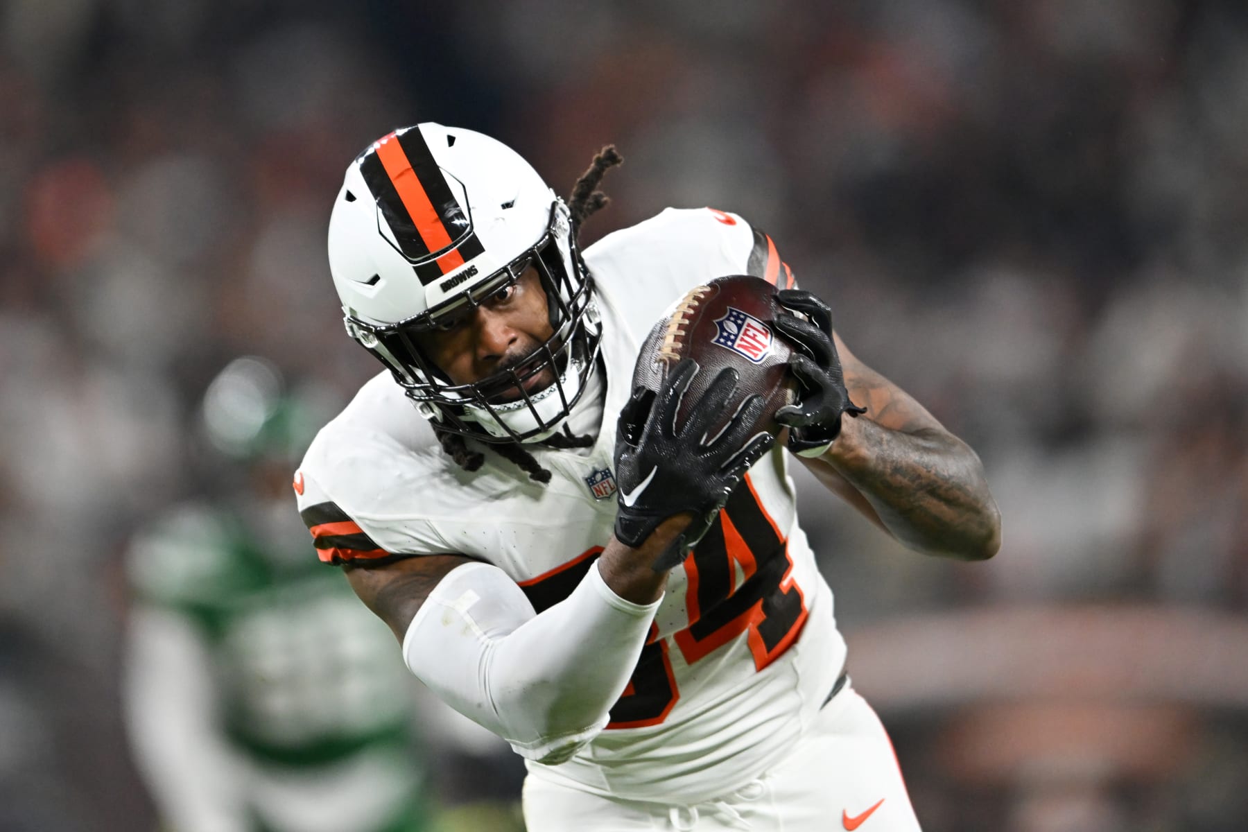 CLEVELAND, OHIO - DECEMBER 28: Jordan Akins #84 of the Cleveland Browns catches a pass during the first half against the New York Jets at Cleveland Browns Stadium on December 28, 2023 in Cleveland, Ohio. (Photo by Nick Cammett/Diamond Images via Getty Images)