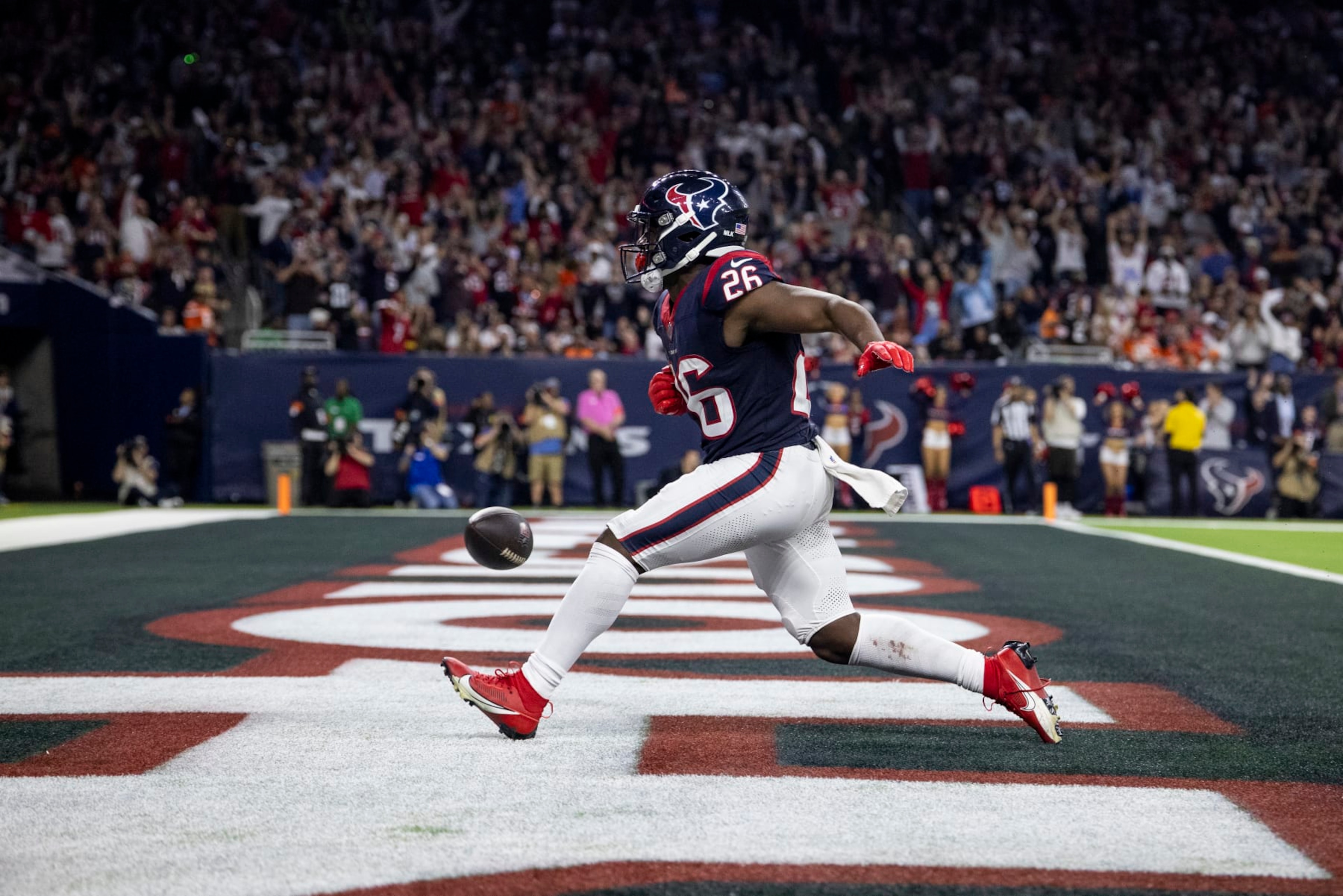 HOUSTON, TEXAS - JANUARY 13: Devin Singletary #26 of the Houston Texans celebrates after running for a touchdown during an NFL wild-card playoff football game between the Houston Texans and the Cleveland Browns at NRG Stadium on January 13, 2024 in Houston, Texas. (Photo by Michael Owens/Getty Images) HOUSTON, TEXAS - JANUARY 13: Devin Singletary #26 of the Houston Texans celebrates after running for a touchdown during an NFL wild-card playoff football game between the Houston Texans and the Cleveland Browns at NRG Stadium on January 13, 2024 in Houston, Texas. (Photo by Michael Owens/Getty Images)