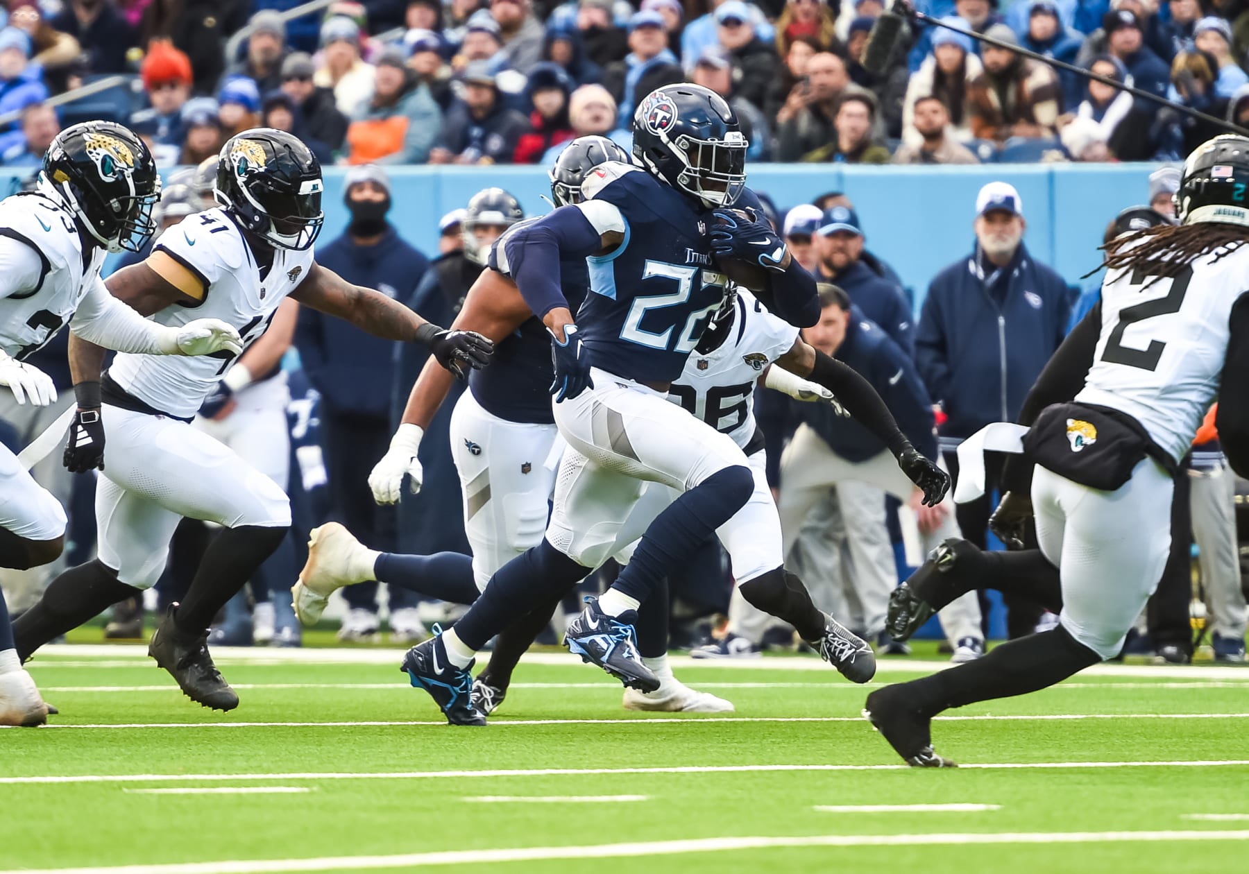 NASHVILLE, TN - JANUARY 07: Tennessee Titans running back Derrick Henry (22) runs for a touchdown during the NFL game between the Tennessee Titans and the Jacksonville Jaguars on January 7, 2024, at Nissan Stadium in Nashville, TN. (Photo by Bryan Lynn/Icon Sportswire via Getty Images)